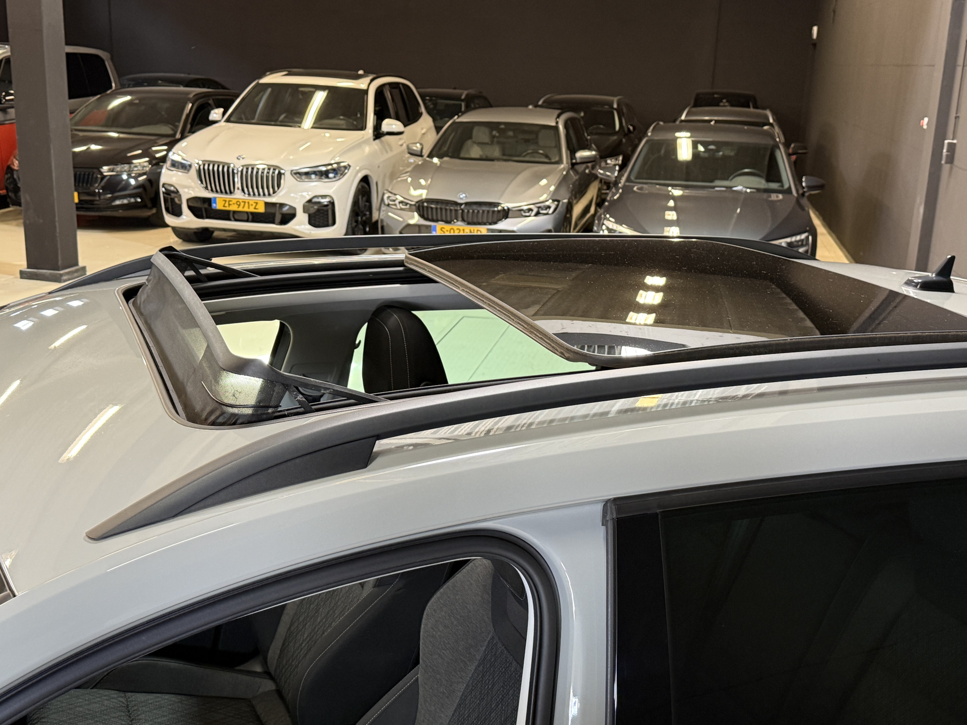 ŠKODA Karoq 1.5 TSI ACT Business Edition Plus | Panoramadak | Camera | Adaptive cruise | Stoelverwarming | Full LED | NL auto | Dealer onderhouden
