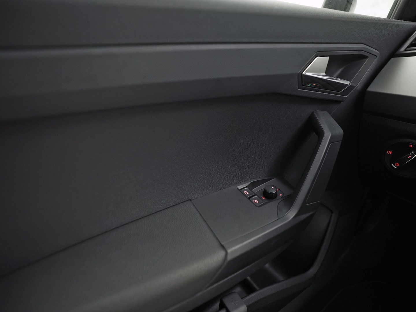 SEAT Ibiza 1.0 TSI Sport (GROOT NAVI, APPLE CARPLAY, GETINT GLAS, CAMERA, CRUISE, LM VELGEN, NIEUWE APK, NIEUWSTAAT)