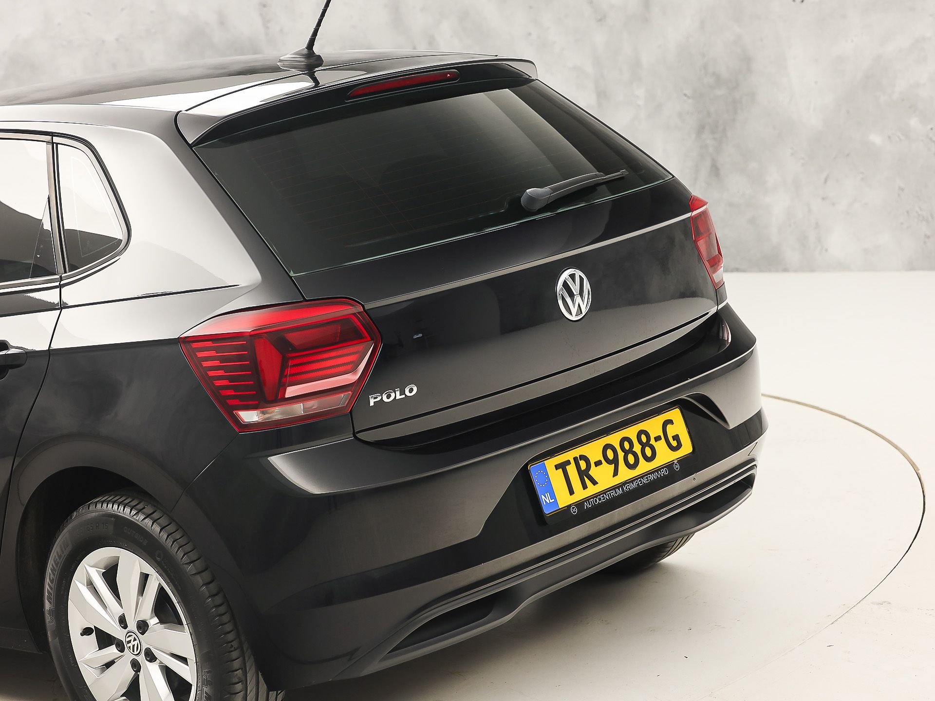 Volkswagen Polo 1.0 TSI Sportline (APPLE CARPLAY, GROOT NAVI, GETINT GLAS, LM VELGEN, SPORTSTOELEN, ADAPTIVE CRUISE, NIEUWSTAAT)