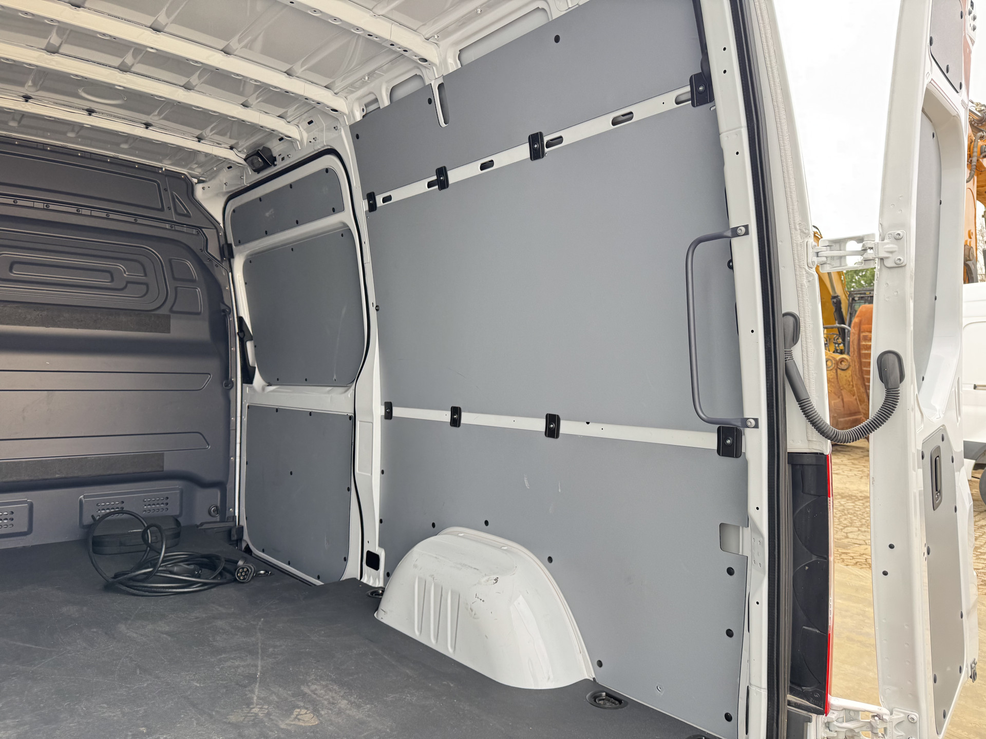 Mercedes-Benz eSprinter 314 Pro 81kWh L2H2 313km WLTP 2000kg Trekvermogen 115kw Snelladen Adaptieve Cruise Widescreen Camera