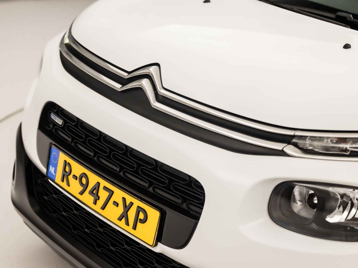Citroën C3 1.2 PureTech S&S Shine Sport 110Pk (APPLE CARPLAY, GROOT NAVI, STOELVERWARMING, SPORTSTOELEN, CRUISE, LANE ASSIST, NIEUWSTAAT)