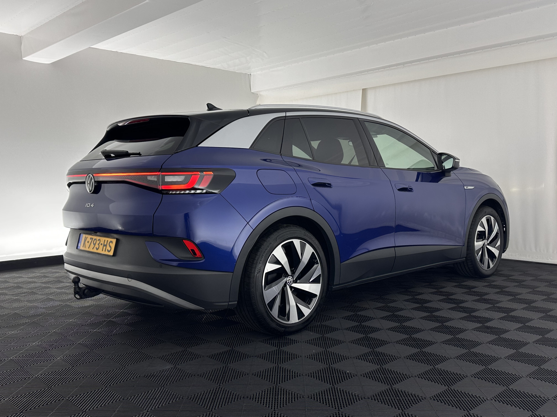 Volkswagen ID.4 First 77 kWh [ 3-Fase-11kW ] {SOH-83%} (INCL-BTW) *LEATHER-MICROFIBRE | FULL-LED | ADAPTIVE-CRUISE | HEATED-COMFORTSEATS | DIGI-COCKPIT | AMBIENTLIGHT | NAVI-FULLMAP | PDC | TOWBAR | PRIVACY-GLASS | CAMERA | 20''ALU*