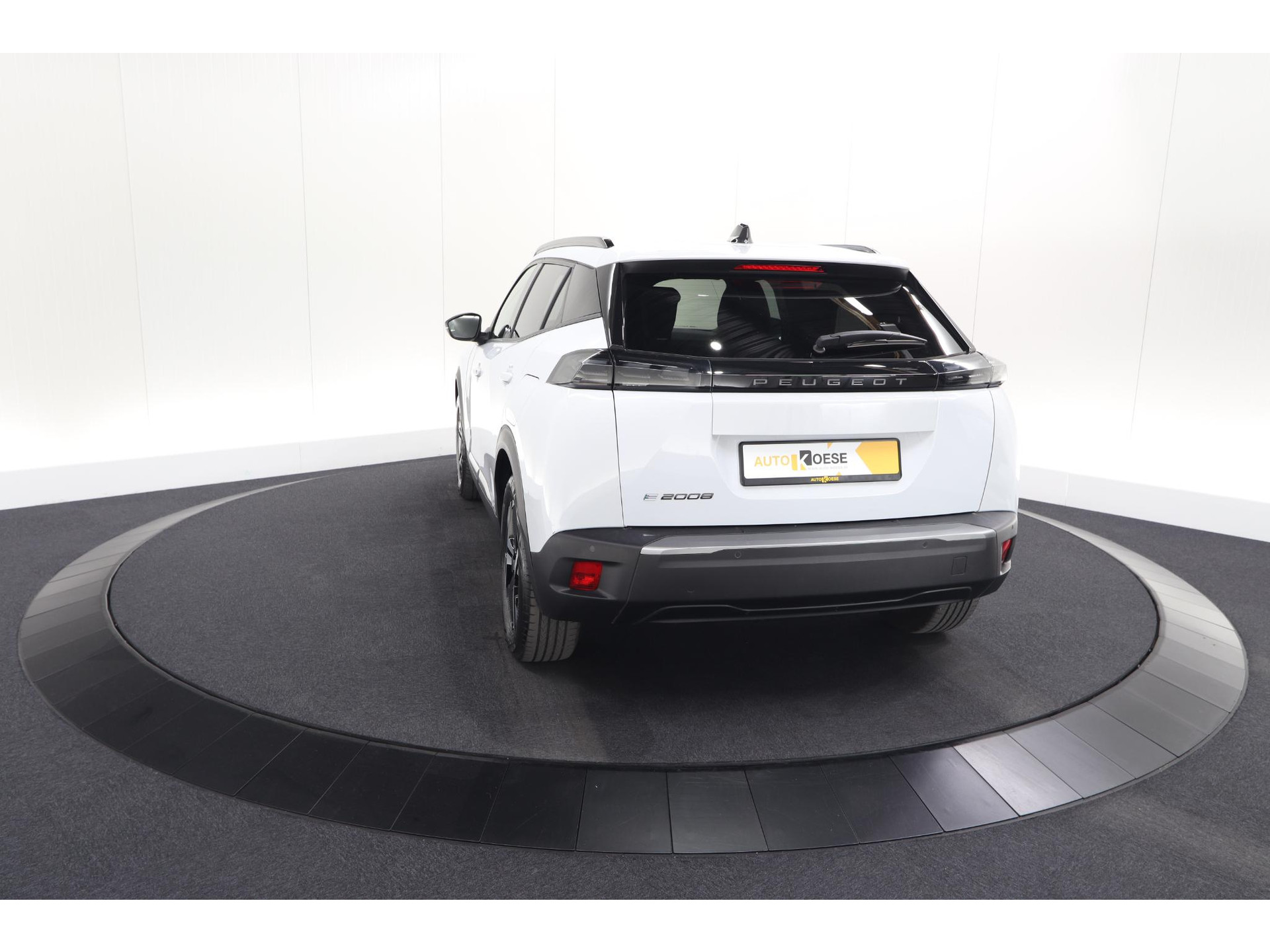 Peugeot e-2008 EV Allure 54 kWh | 97,9% SOH | 11 KW Lader | Apple Carplay | Parkeersensoren