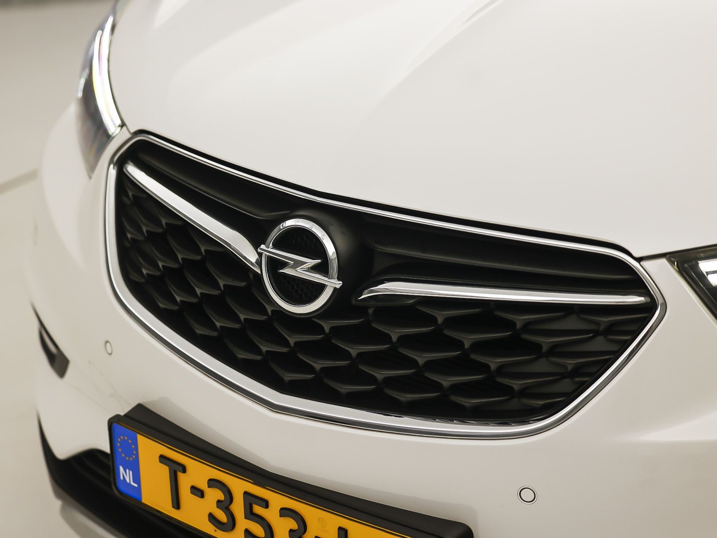 Opel Mokka X 1.4 Turbo Innovation Sport (GROOT NAVI, APPLE CARPLAY, STUUR/STOELVERWARMING, TREKHAAK, LEDER, CRUISE, LM VELGEN, NIEUWE APK)