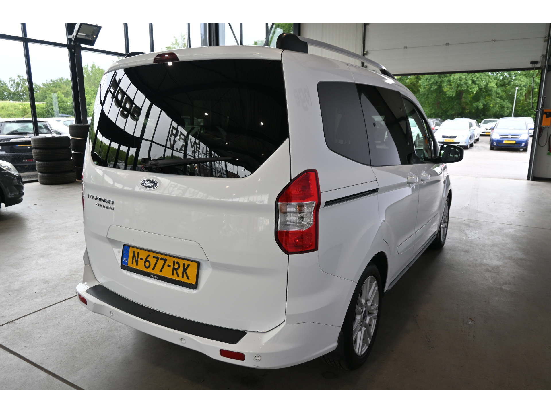 Ford Tourneo Courier 1.0 Titanium Clima Navigatie 2x Schuifdeur Stoelverwarming Cruise Control Rijklaarprijs! Inruil Mogelijk!