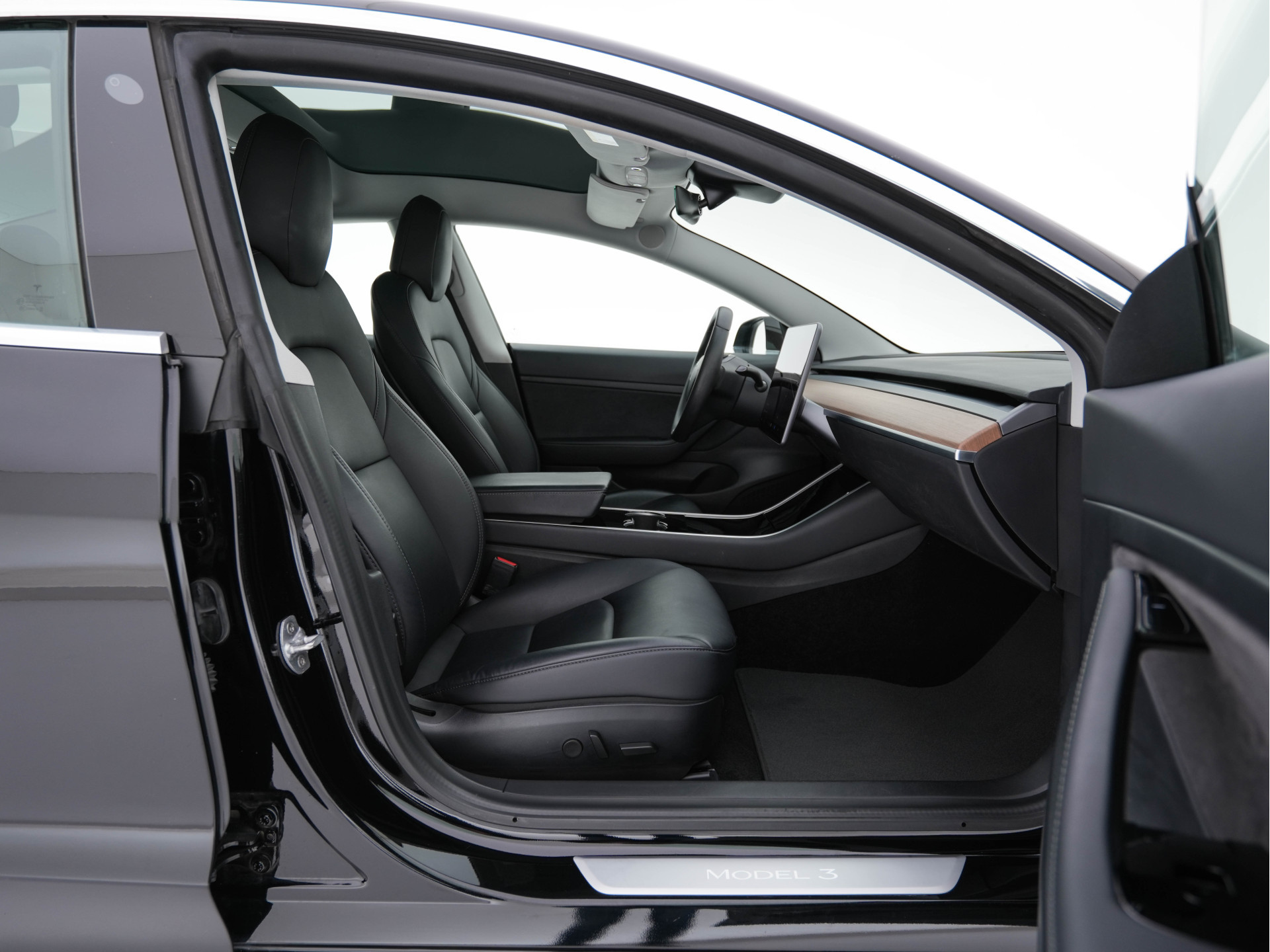 Tesla Model 3 Standard RWD Plus 60 kWh [ 3-Fase ] {SOH-84%} (INCL-BTW) Aut. *PANO | AUTO-PILOT | LEATHER | KEYLESS | FULL-LED | MEMORY-PACK | SURROUND-VIEW | DAB | CARPLAY | DIGI-COCKPIT | LANE-ASSIST | COMFORT-SEATS | 18"ALU*