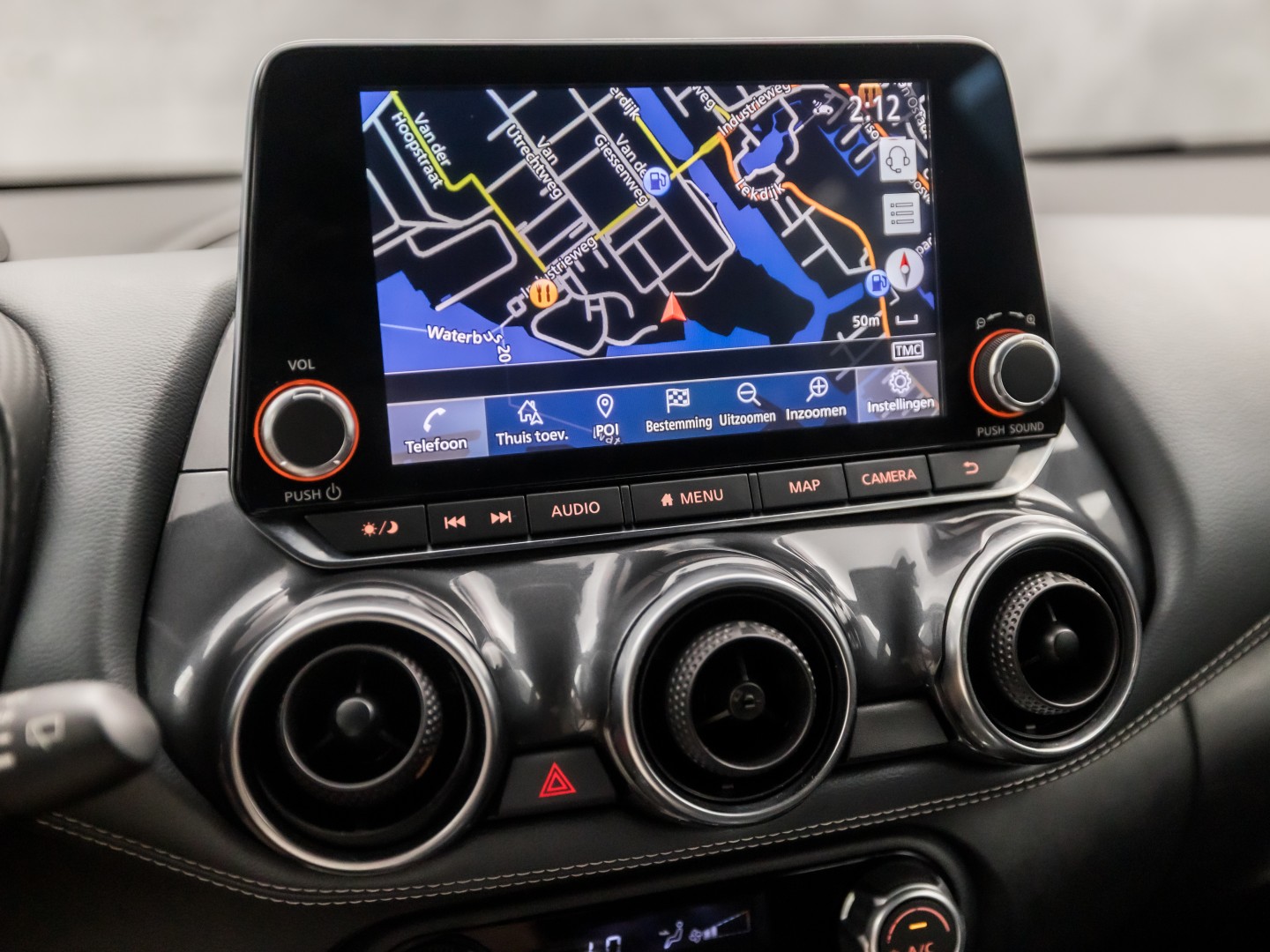 Nissan Juke 1.0 DIG-T N-Connecta Black Sport (APPLE CARPLAY, NAVIGATIE, CLIMATE, CAMERA, SPORTSTOELEN, GETINT GLAS, CRUISE, NIEUWSTAAT)
