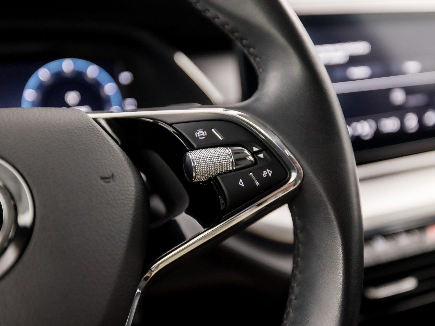 ŠKODA Octavia Combi 1.4 TSI iV PHEV Sport 218Pk Automaat (VIRTUAL COCKPIT, APPLE CARPLAY, GROOT NAVI, CAMERA, STOELVERWARMING, SPORTSTOELEN, GETINT GLAS, CRUISE, NIEUWE APK, NIEUWSTAAT)