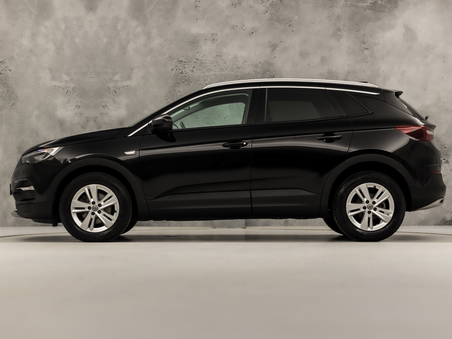 Opel Grandland X 1.2 Innovation Turbo Sport (APPLE CARPLAY, GROOT NAVI, CLIMATE, LEDER, CAMERA, SPORTSTOELEN, GETINT GLAS, CRUISE, NIEUWSTAAT)