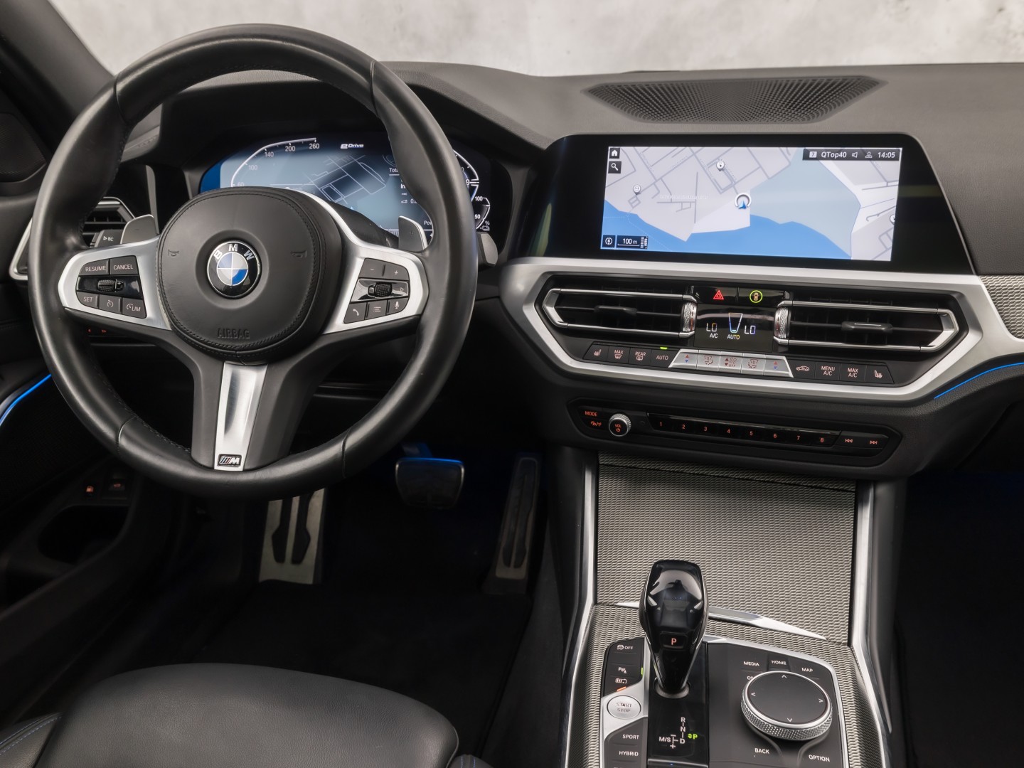 BMW 3 Serie 330e M Sport High Executive 292Pk Automaat (PANORAMADAK, M PAKKET, APPLE CARPLAY, CAMERA, LEDER/ALCANTARA, SFEERVERLICHTING, GETINT GLAS, ELEK ACHTERKLEP, STOELVERWARMING, NIEUWSTAAT)