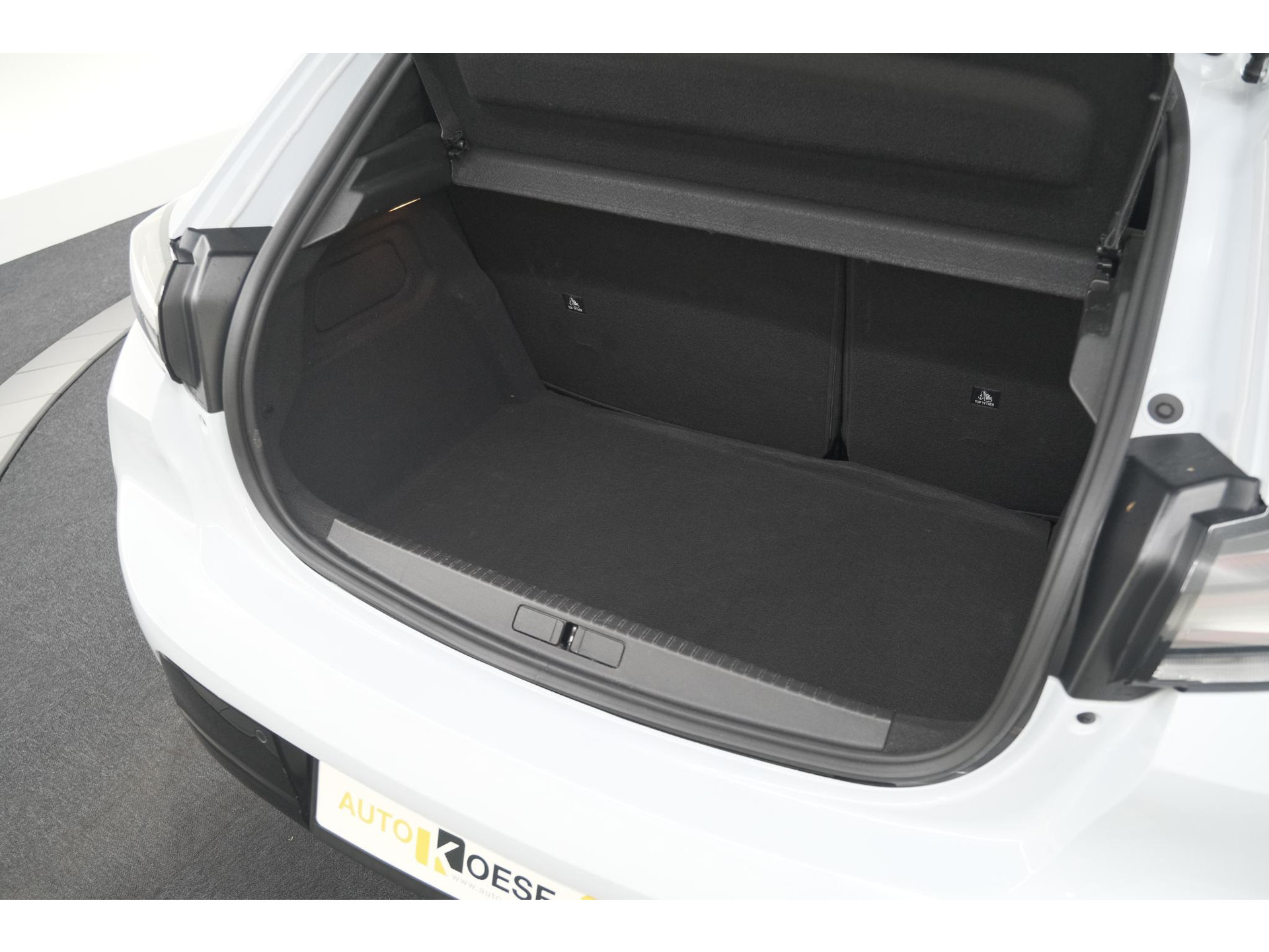 Peugeot 208 1.2 Hybrid 110 e-DCS6 Allure | Climate Control | Apple Carplay | Parkeersensoren