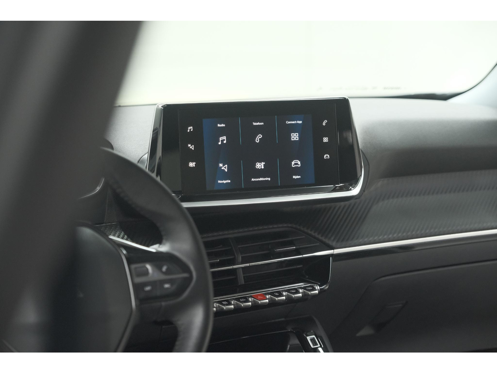 Peugeot e-2008 EV Allure 50 kWh | SOH=96.7 % | 3 Fase Laadfunctie | Camera | Navigatie | Parkeersensoren | Apple Carplay