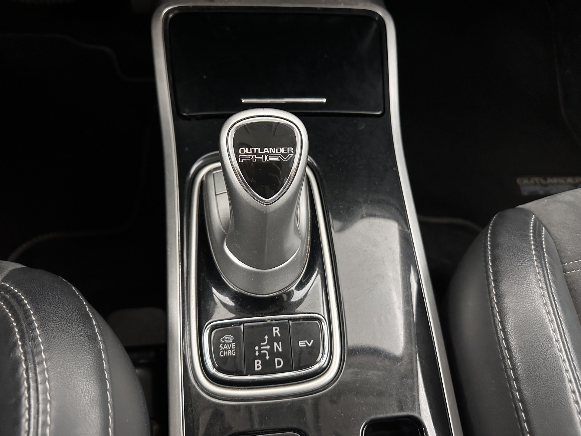 Mitsubishi Outlander 2.4 PHEV Intense AWD (Plug-in) (INCL-BTW) *LEATHER-ALCANTARA | FULL-LED | KEYLESS | BLINDSPOT | CAMERA | HEATED-COMFORTSEATS | ECC | SHIFTPADDLES | PDC | CRUISE | PRIVACYGLASS | DAB | TOWBAR | CARPLAY | 18''ALU*