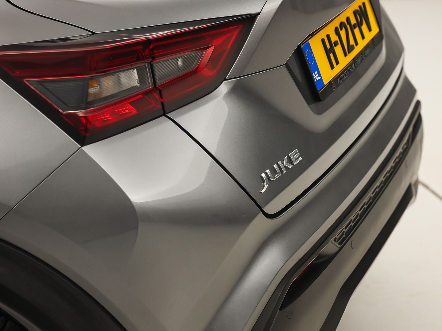 Nissan Juke 1.0 DIG-T N-Connecta (APPLE CARPLAY, GROOT NAVI, CLIMATE, CAMERA, SPORTSTOELEN, GETINT GLAS, KEYLESS START, CRUISE, NIEUWSTAAT)