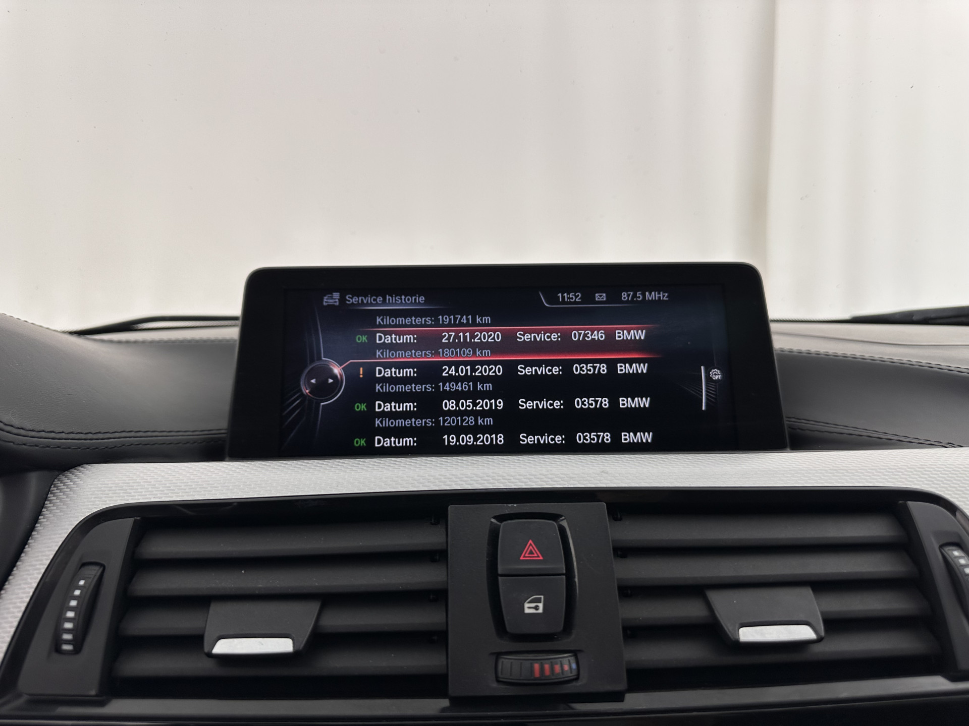 BMW 3-serie 330d M-Sportpack High Executive Aut. *PANO | LEATHER | XENON | ADAPTIVE-CRUISE | HARMAN/KARDON | MEMORY-PACK | BLINDSPOT | HEATED-SPORTSEATS | CAMERA | DAB | KEYLESS | ECC | HEAD-UP | PDC | SHIFTPADDLES | TOWBAR |  18''ALU