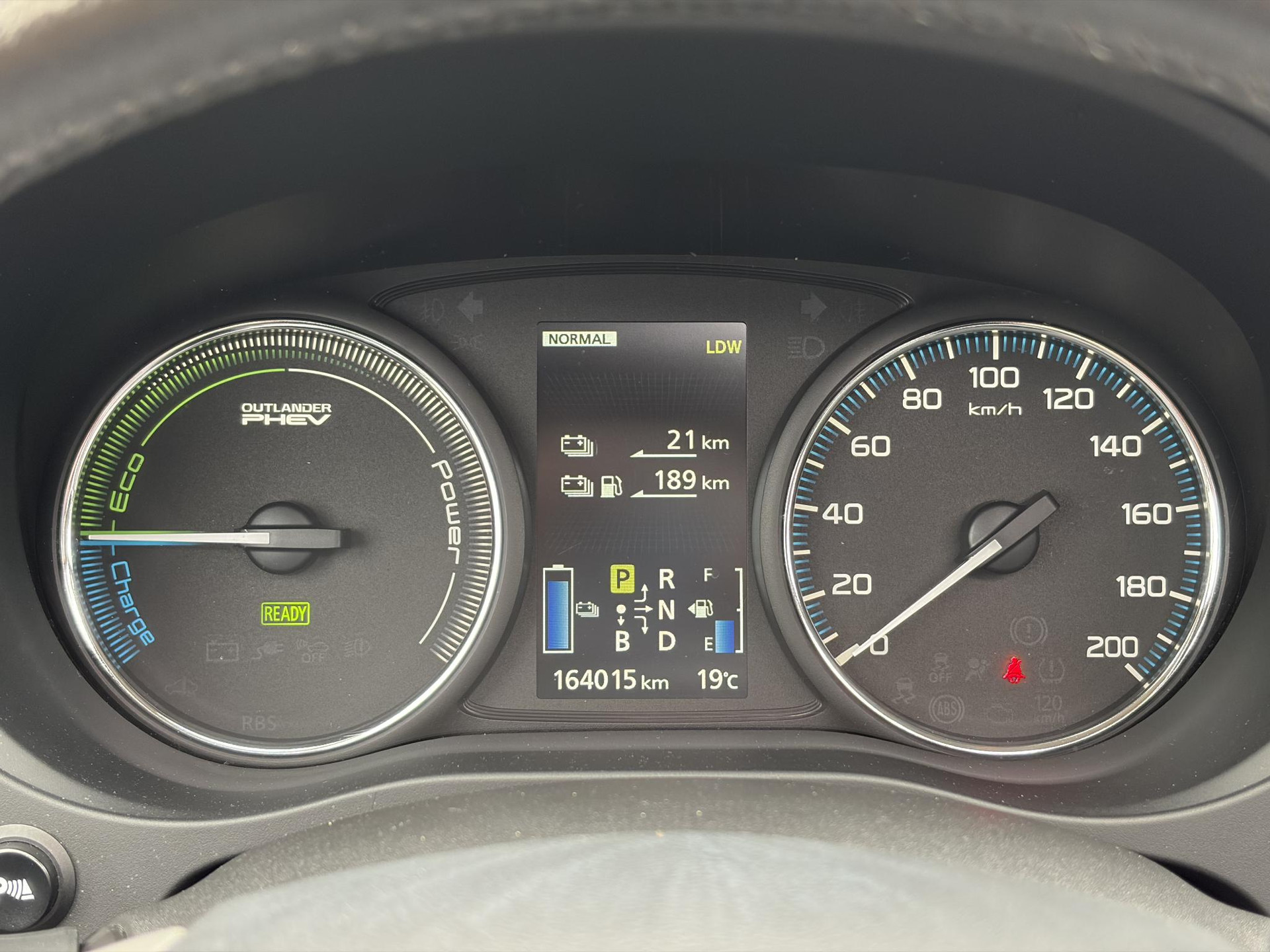 Mitsubishi Outlander 2.0 PHEV Executive Edition Trekhaak,Schuifdak,Leder,Stoelverw-Koeling,Camera,Navi,Keyless,Clima,Cruise,Lm velgen,Pdc,V+A,Rijstrooksensor,Extra velgen,N.A.P,Nieuwe Apk bij Aflevering
