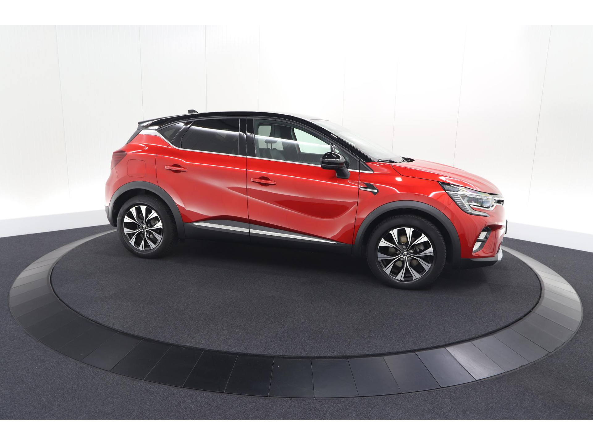 Renault Captur 1.6 E-Tech full hybrid 145 techno | Navigatie | Camera | Apple Carplay | 9.3 Inch Grootscherm