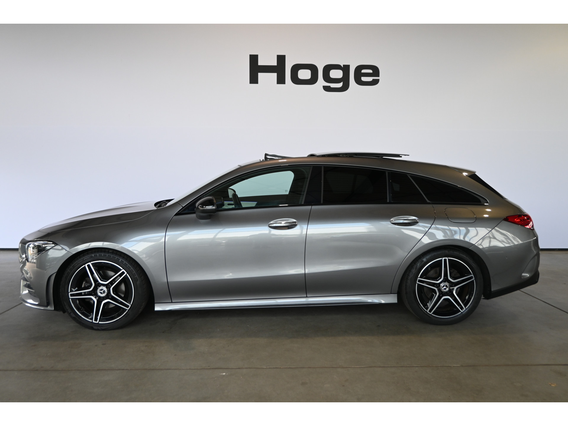 Mercedes-Benz CLA-klasse Shooting Brake 180 Automaat Business Solution AMG Clima Panoramadak Widescreen Sfeer LED Rijklaarprijs! Inruil Mogelijk!
