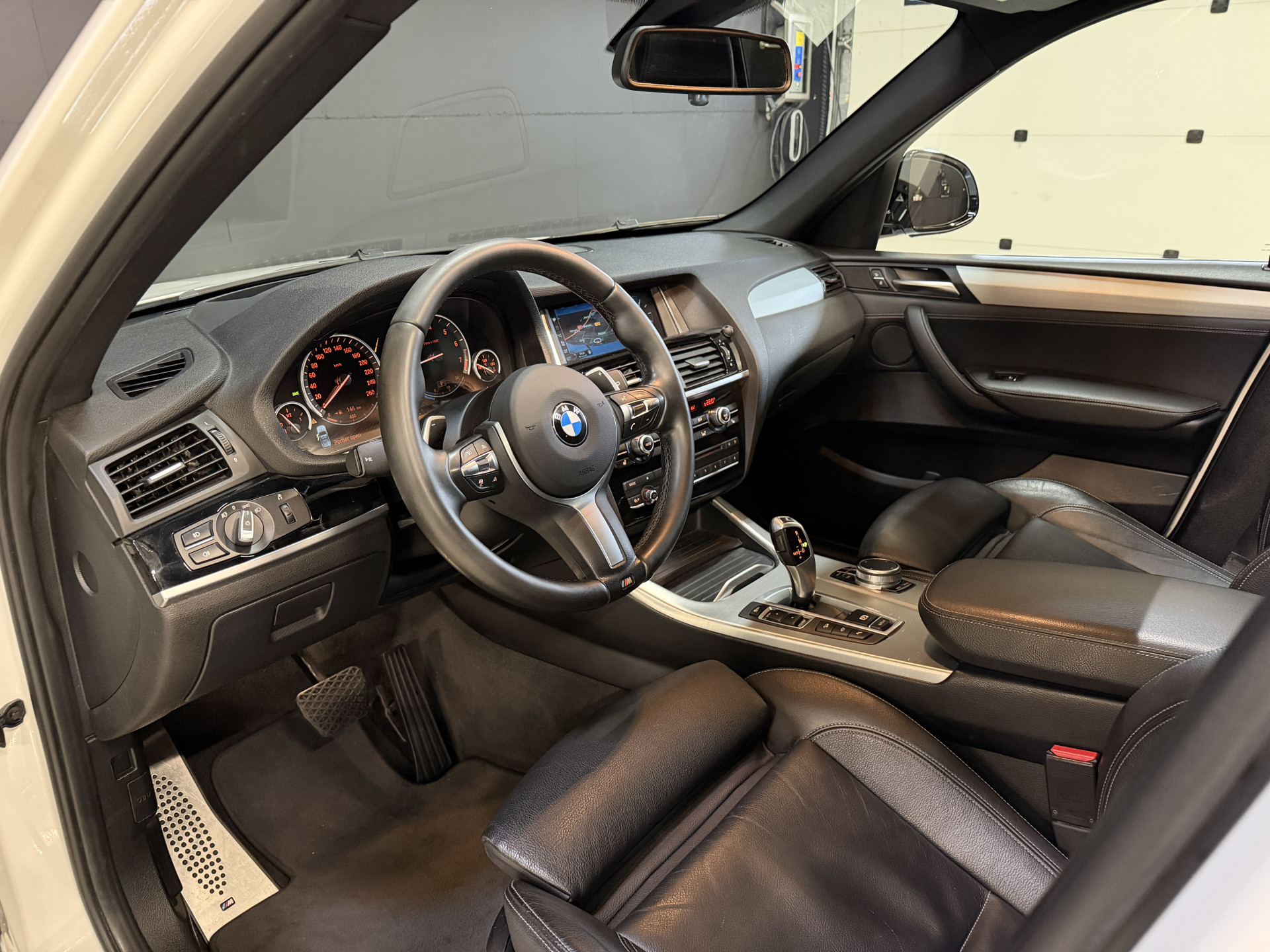 BMW X3 xDrive20i M-Sport Centennial High Executive | Panoramadak | Head-Up | Lederen sportstoelen | 20'' LMV