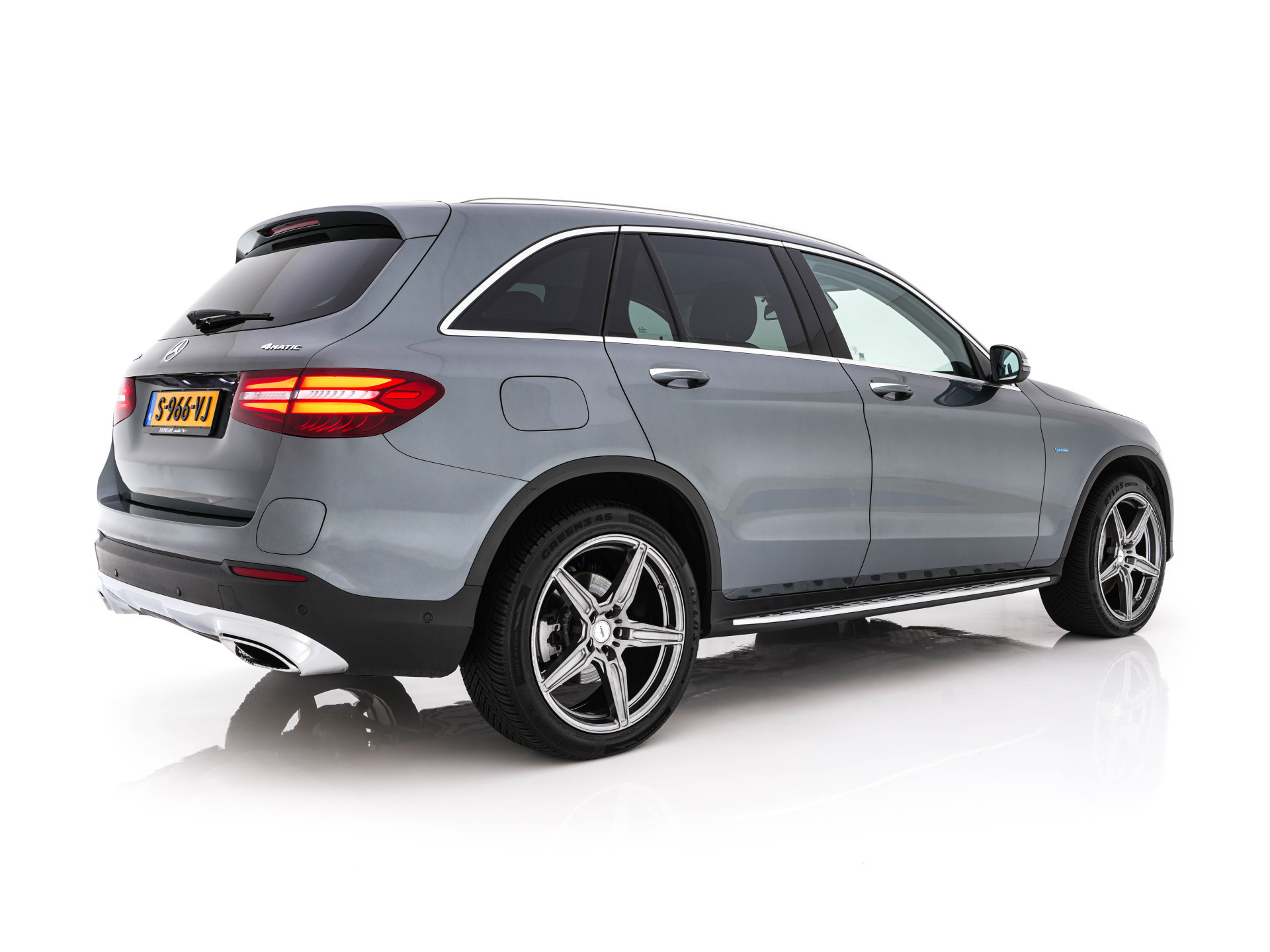 Mercedes-Benz GLC-klasse 350e 4MATIC Premium Plus Plug-in Aut. *LEATHER | FULL-LED | BLIND-SPOT | HEATED-SPORTSEATS | CAMERA | KEYLESS | AIR-SUSPENSION | ADAPTIVE-CRUISE | PRIVACY-GLASS | NAVI-FULLMAP | 20''ALU*