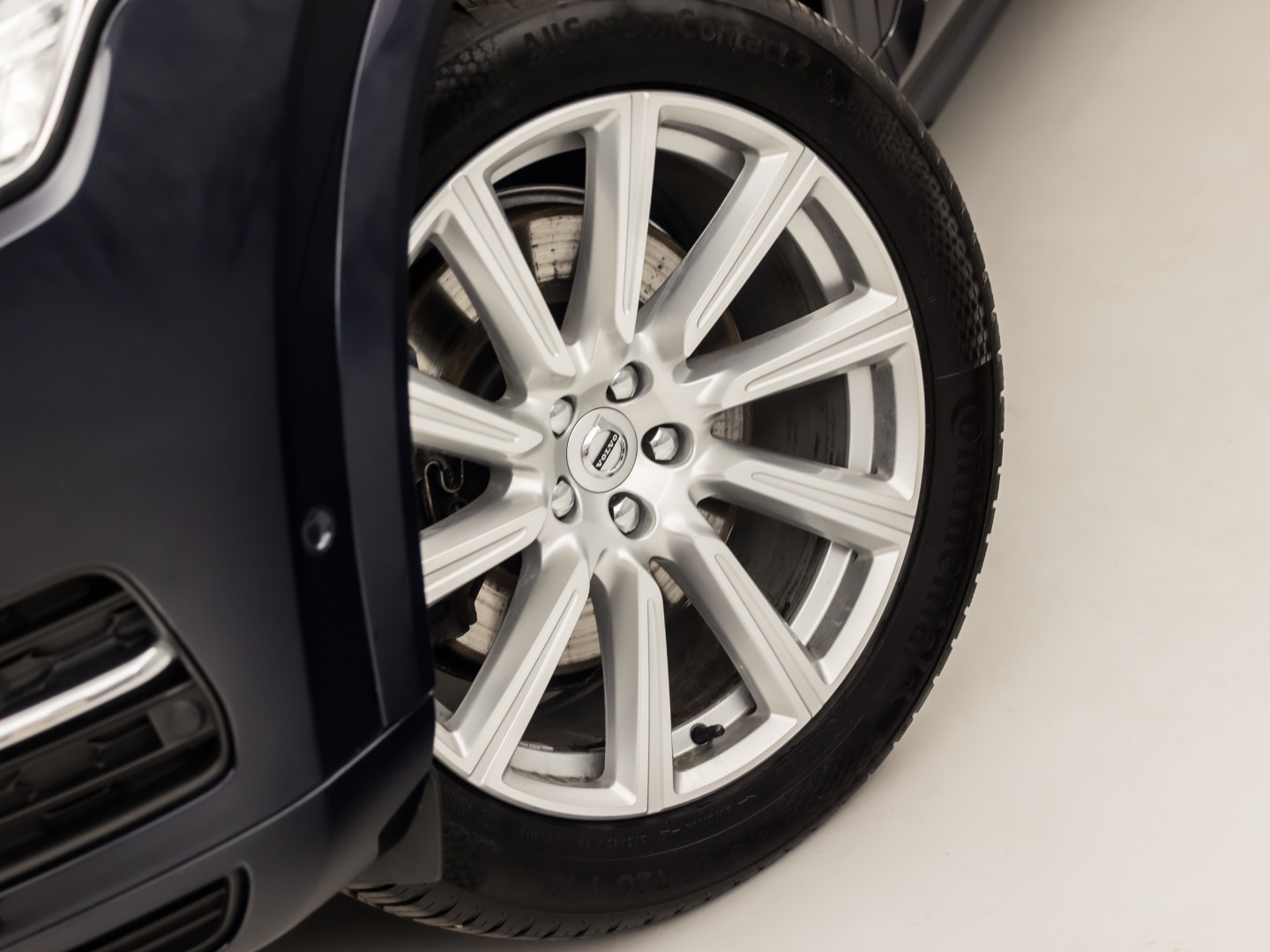 Volvo XC90 2.0 T8 Twin Engine AWD Inscription 7 Persoons 408Pk Automaat (PANORAMADAK, BOWERS&WILKINS, MEMORY SEATS, BRUIN LEDER, CAMERA, STOELKOELING/VERWARMING, HEAD-UP DISPLAY, GETINT GLAS, ELEK ACHTERKLEP, NIEUWSTAAT)