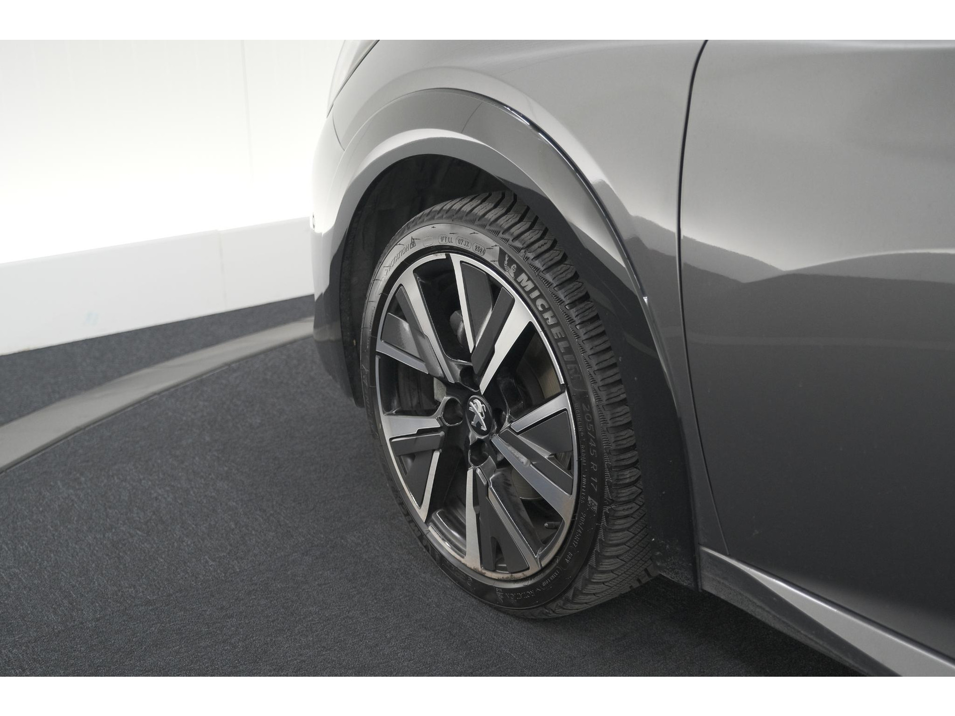 Peugeot 208 PureTech 100 EAT8 GT | Camera | Dodehoekdetectie | Navigatie | Apple Carplay