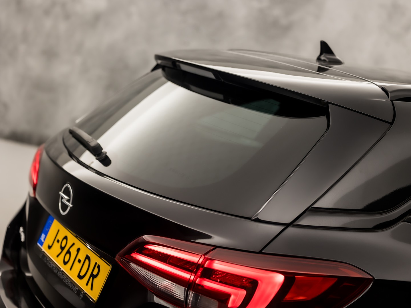 Opel Astra Sports Tourer 1.2 Innovation Sport (APPLE CARPLAY, DIGITALE COCKPIT, GROOT NAVI, CLIMATE, CAMERA, TREKHAAK, SPORTSTOELEN, GETINT GLAS, KEYLESS, ADAPTIVE CRUISE, NIEUWSTAAT)