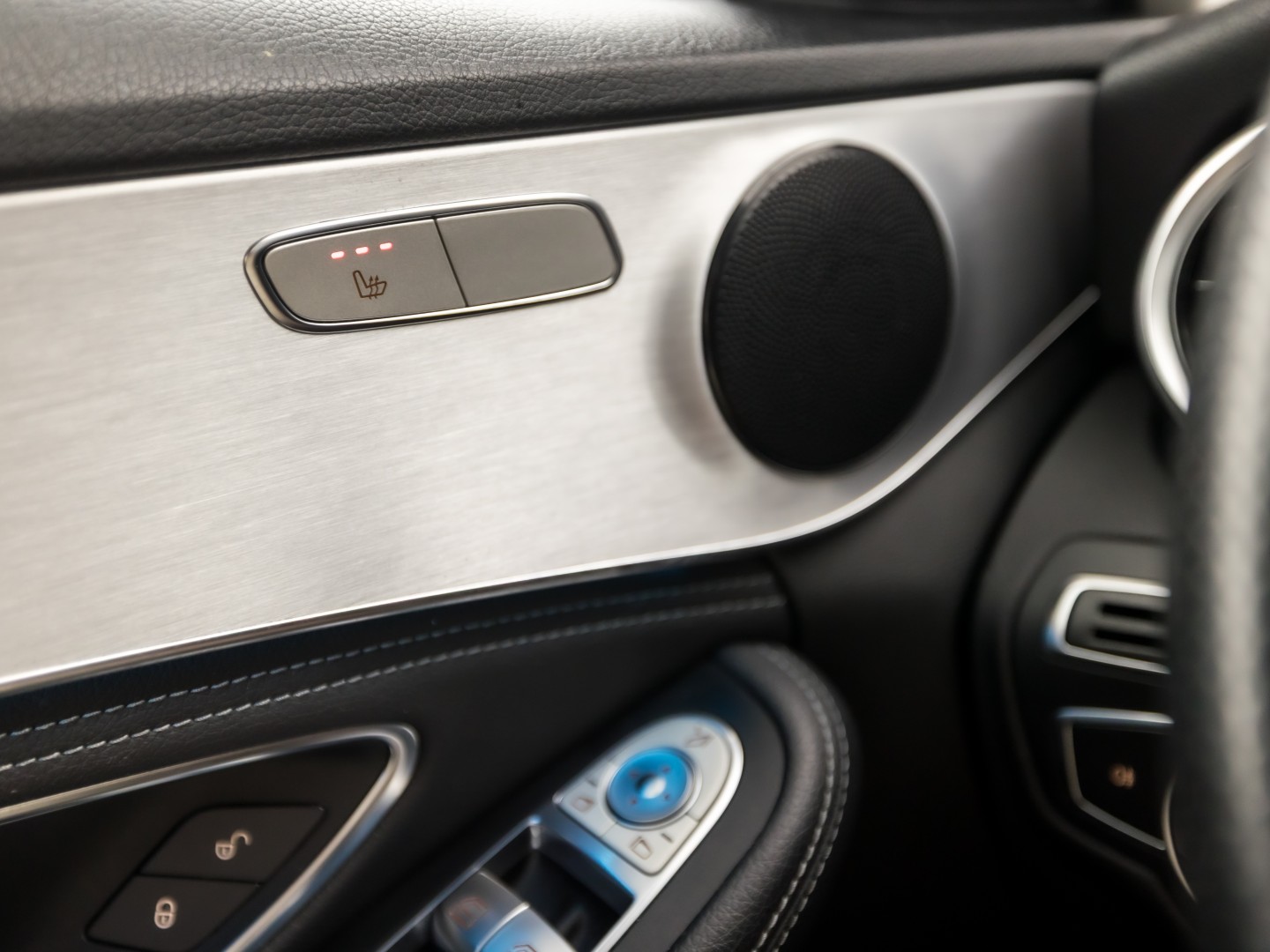 Mercedes-Benz C-Klasse 180 Sport 156Pk Automaat (NAVIGATIE, LEDER, SFEERVERLICHTING, GETINT GLAS, STOELVERWARMING, SPORTSTOELEN, CRUISE, NIEUWE APK, NIEUWSTAAT)