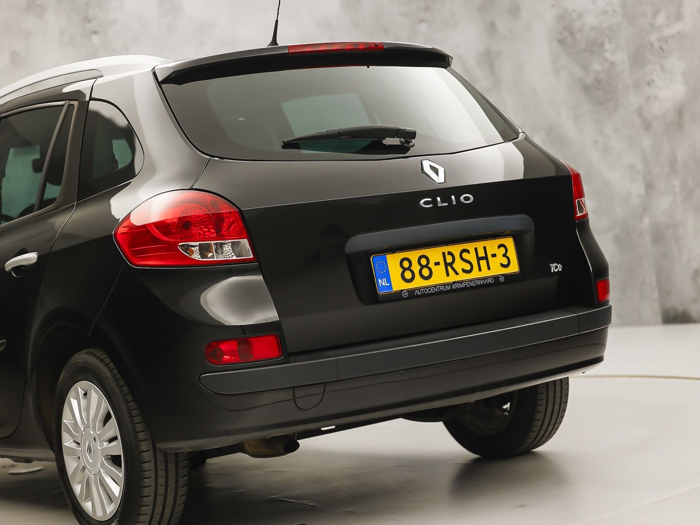Renault Clio Estate 1.2 TCE Collection (AIRCO, ELEK RAMEN, CRUISE, SPORTSTOELEN, GETINT GLAS, LM VELGEN, NIEUWSTAAT)