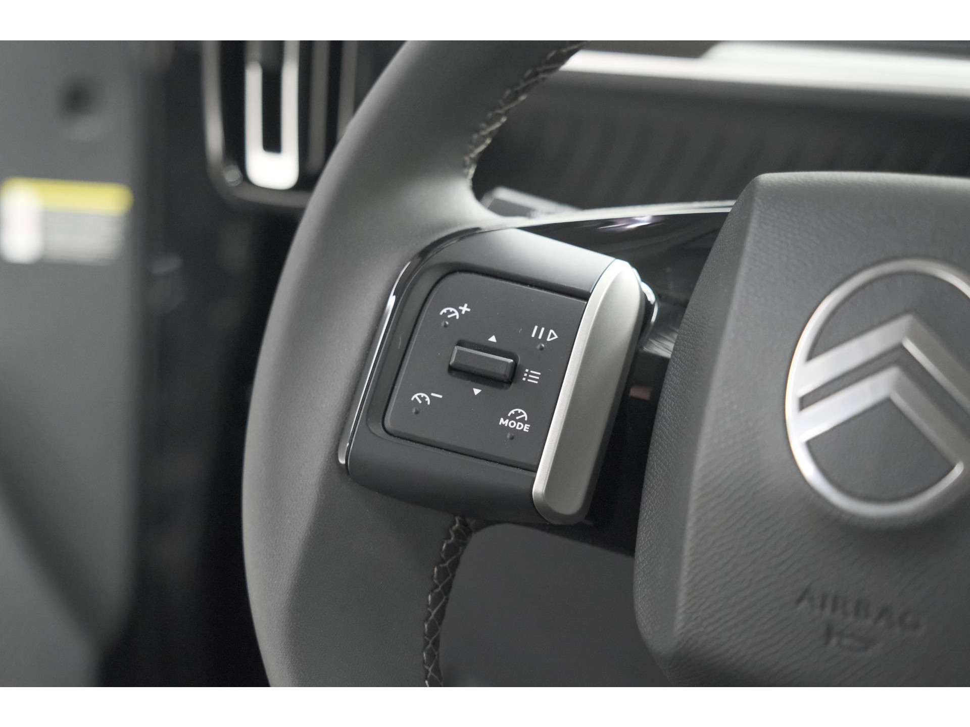 Citroen Ë-C3 Max 113pk 44 kWh | 11 KW Lader | 96% SOH | Camera | Navigatie | Parkeersensoren