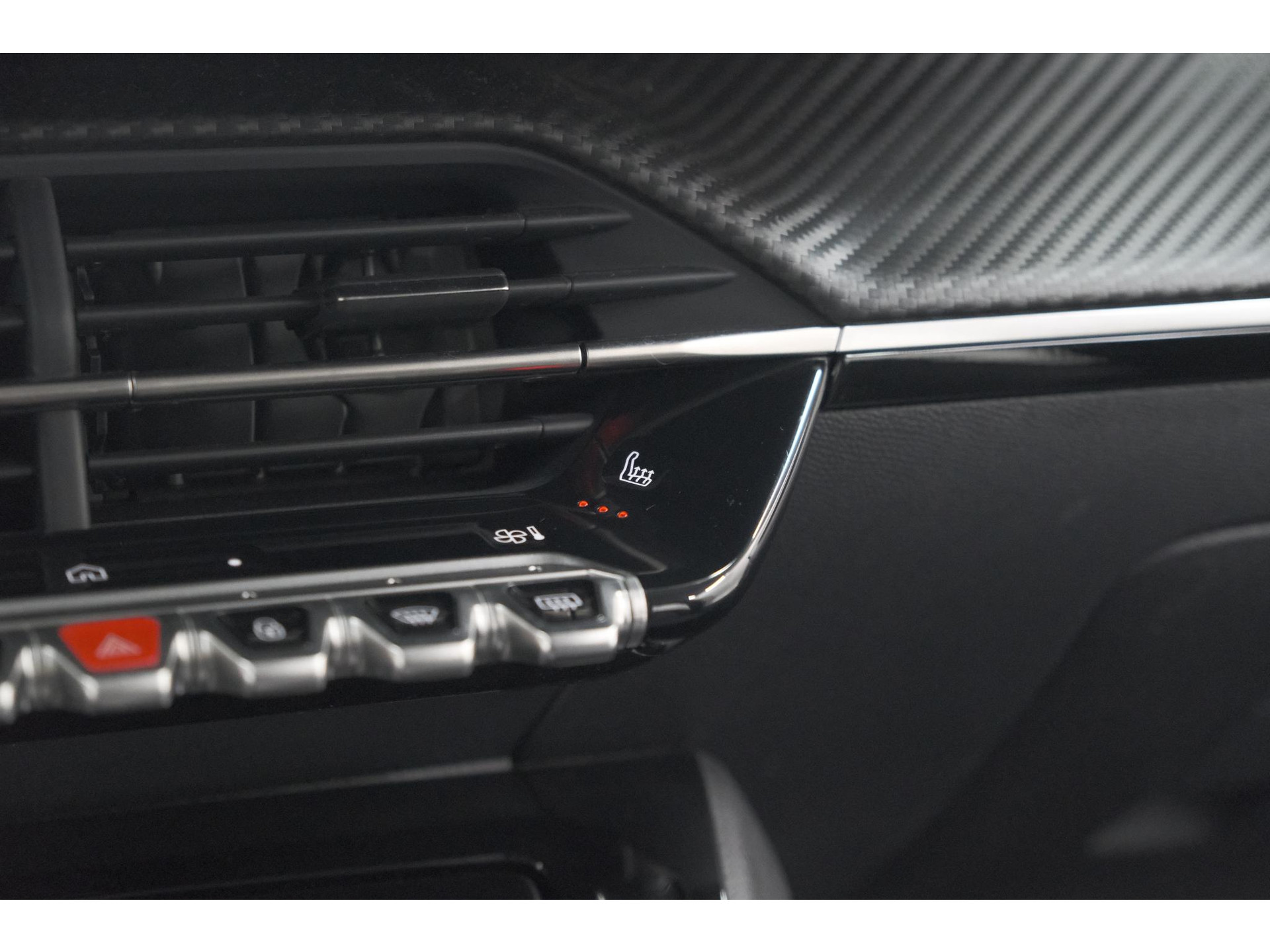 Peugeot 208 Hybrid 110 e-DCS6 Allure | Stoelverwarming | Apple Carplay | Parkeersensoren