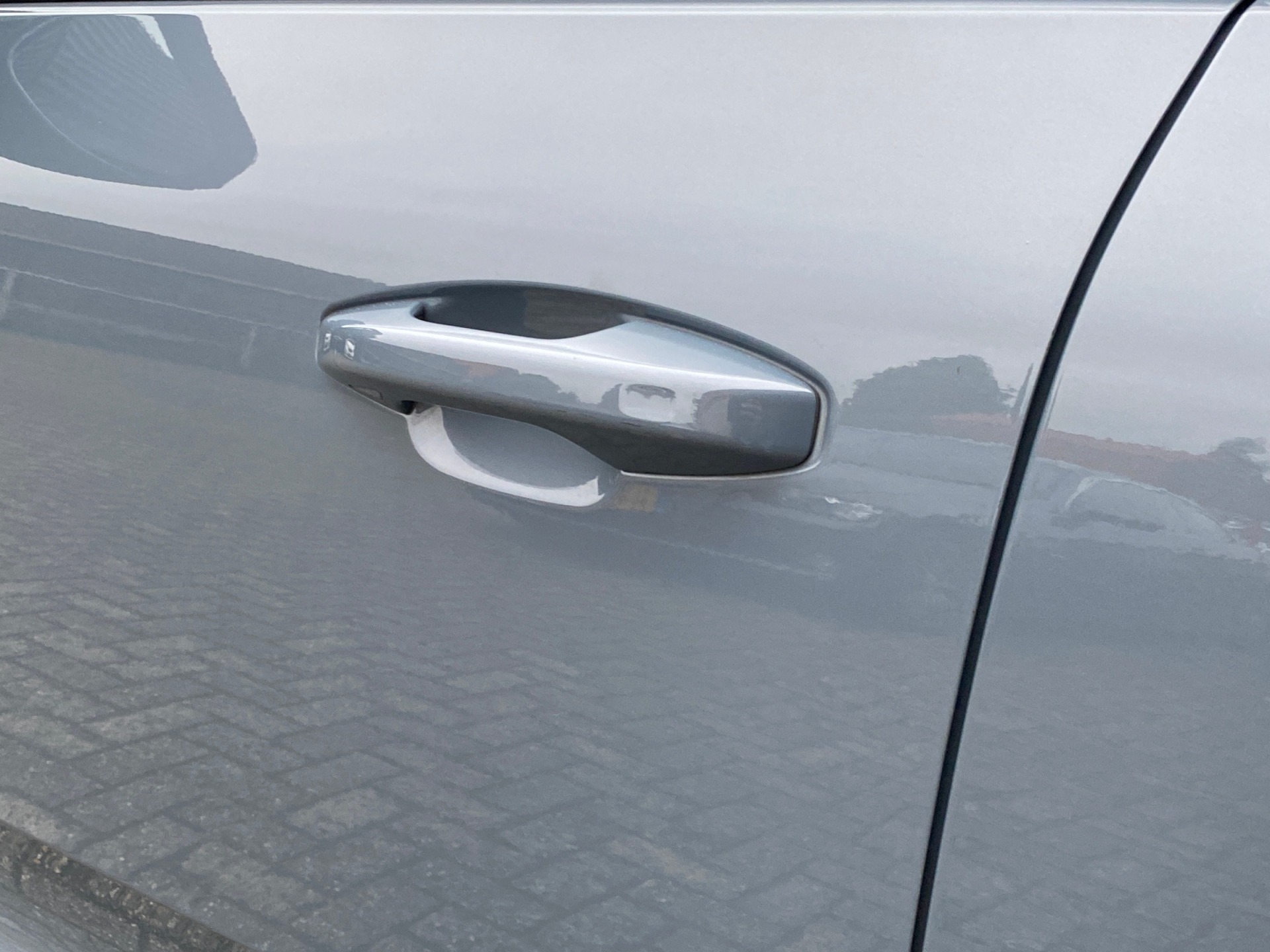 Volvo XC40 Recharge P8 AWD R-Design 408 pk | apple carplay | stoel-stuurverwarming | leder-alcantara | elektr. a. klep | BTW