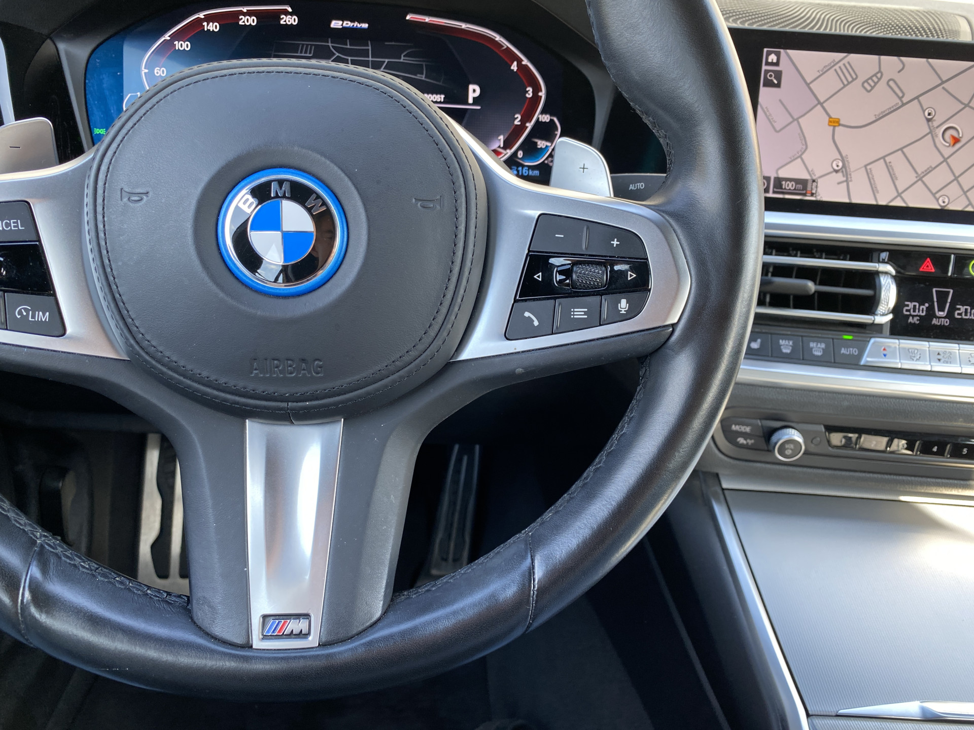 BMW 3-serie 330e High Executive M-Sport | 1e eigenaar | dealer onderh. | schuifdak | leder sportstoelen | camera | BTW auto