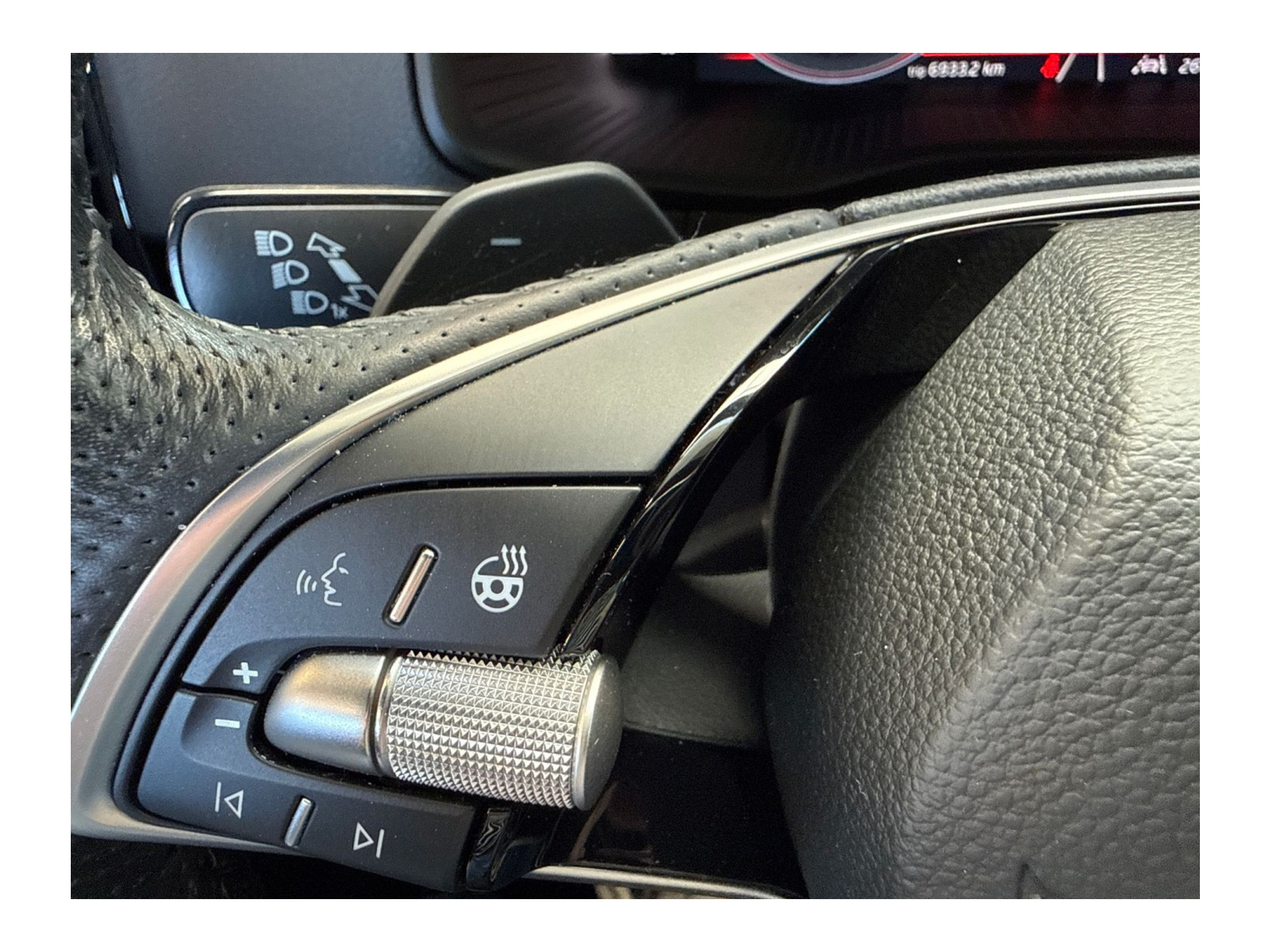 ŠKODA Karoq 1.5 TSI ACT Sportline Business | PANORAMADAK | 360 CAMERA | WINTERPACK | KEYLESS | NAVI | ELEKTR. ACHTERKLEP