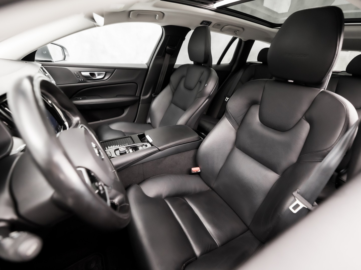 Volvo V60 2.0 T8 Twin Engine AWD Inscription 391Pk Automaat (PANORAMADAK, GROOT NAVI, MEMORY SEATS, GETINT GLAS, STUUR/STOELVERWARMING, CAMERA, TREKHAAK, ELEK ACHTERKLEP, NIEUWSTAAT)