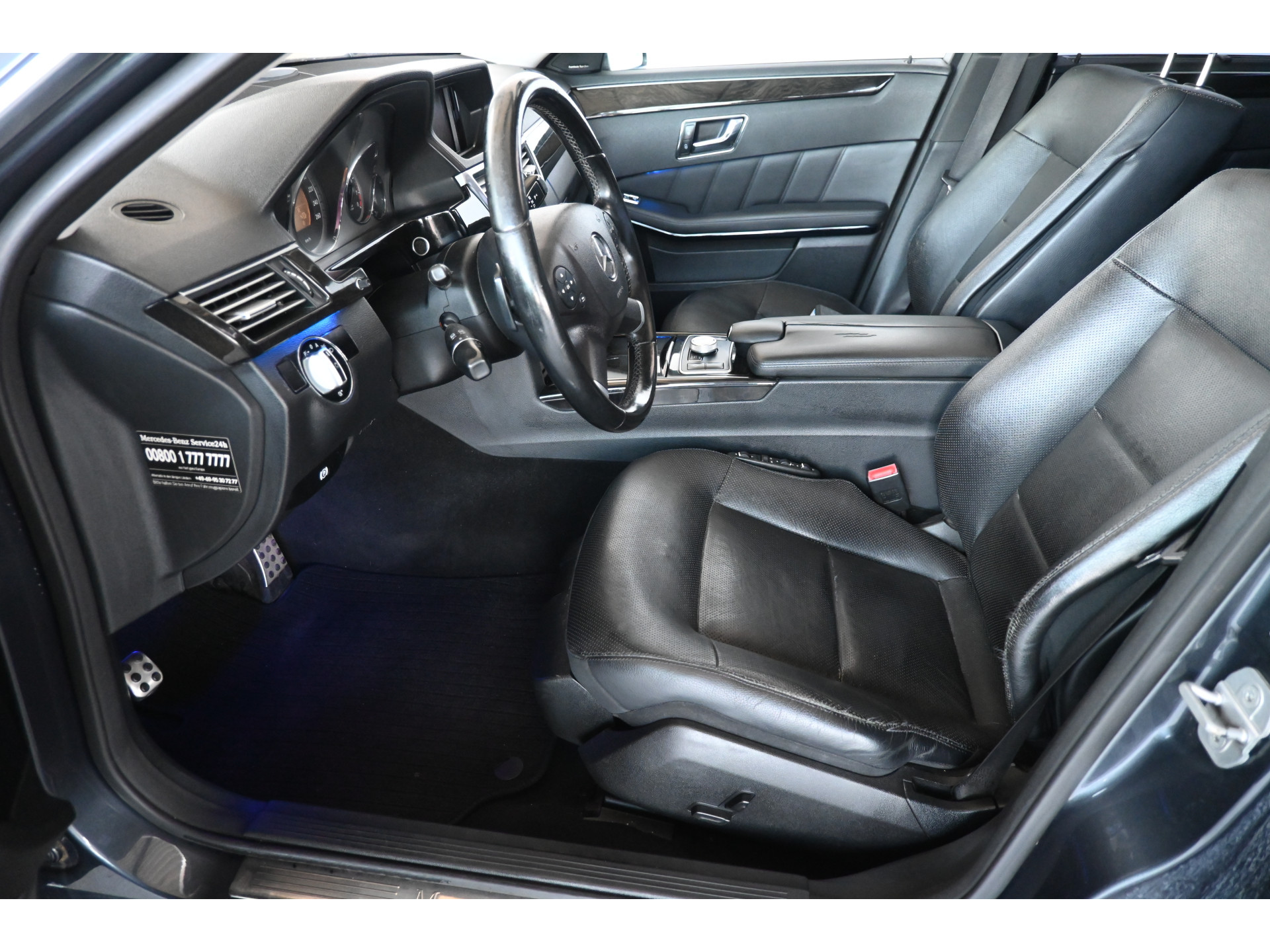 Mercedes-Benz E-klasse 500 Elegance V8 Automaat Clima Panoramadak Trekhaak PDC Stoelverwarming Cruise control Goed Onderhouden! Inruil Mogelijk!