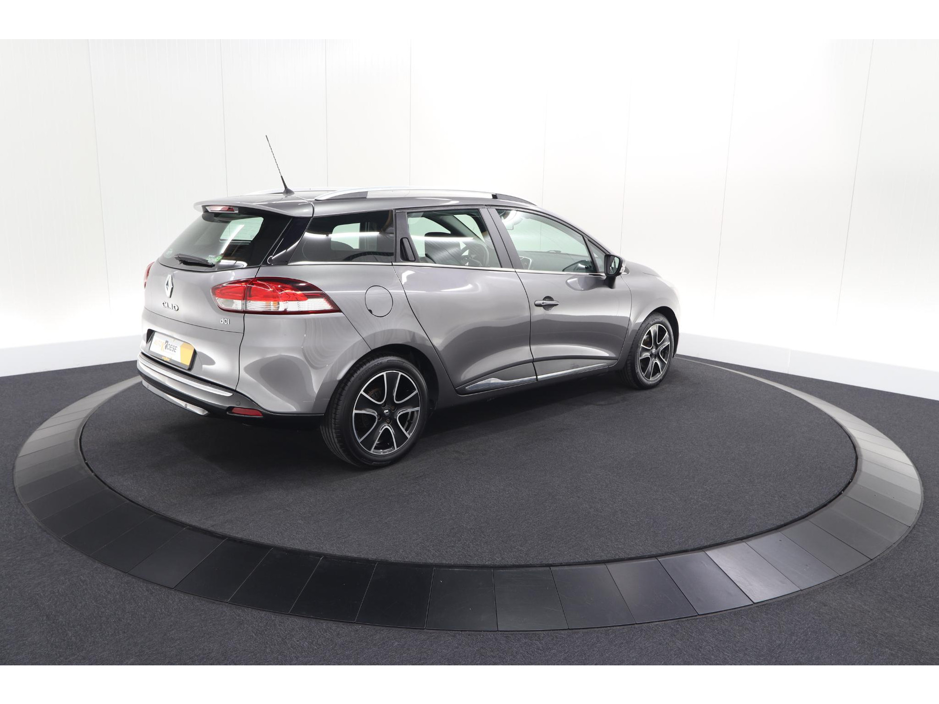 Renault Clio Estate 1.5 dCi ECO Dynamique | Parkeersensoren voor + achter | Armsteun | Navigatie