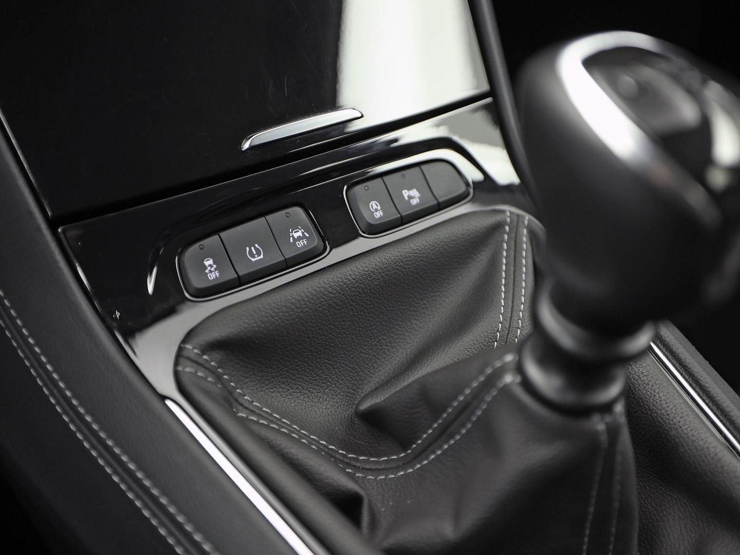 Opel Grandland X 1.2 Turbo Innovation (MEMORY SEAT, NAP, STOELVERWARMING/KOELING, APPLE CARPLAY, KEYLESS, GETINT GLAS, LANE ASSIST, STUURWIEL VERWARMD, NIEUWE APK, NIEUWSTAAT)