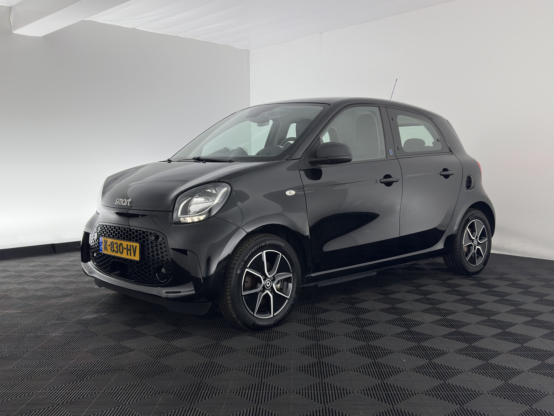 Smart forfour EQ Essential 18 kWh [ 3-Fase ] {SOH-95%} (INCL.BTW) *FULL-LEATHER | AIRCO | CRUISE | COMFORT-SEATS | 15''ALU*