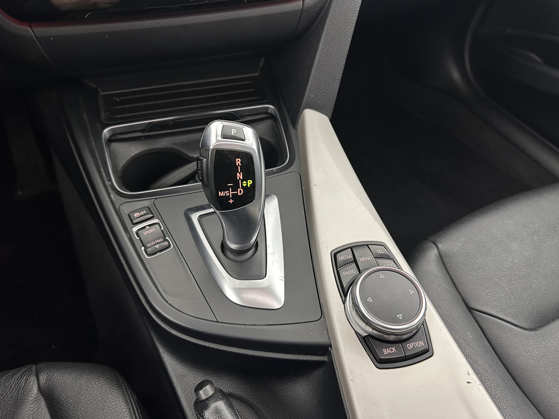 BMW 3-serie Touring 320d EDE Corporate Lease Essential Aut. *PANO | FULL-LEATHER | FULL-LED | NAVI-FULLMAP | HEATED-COMFORTSEATS | HIFI-SOUND | ECC | PDC | CRUISE | 16''ALU*