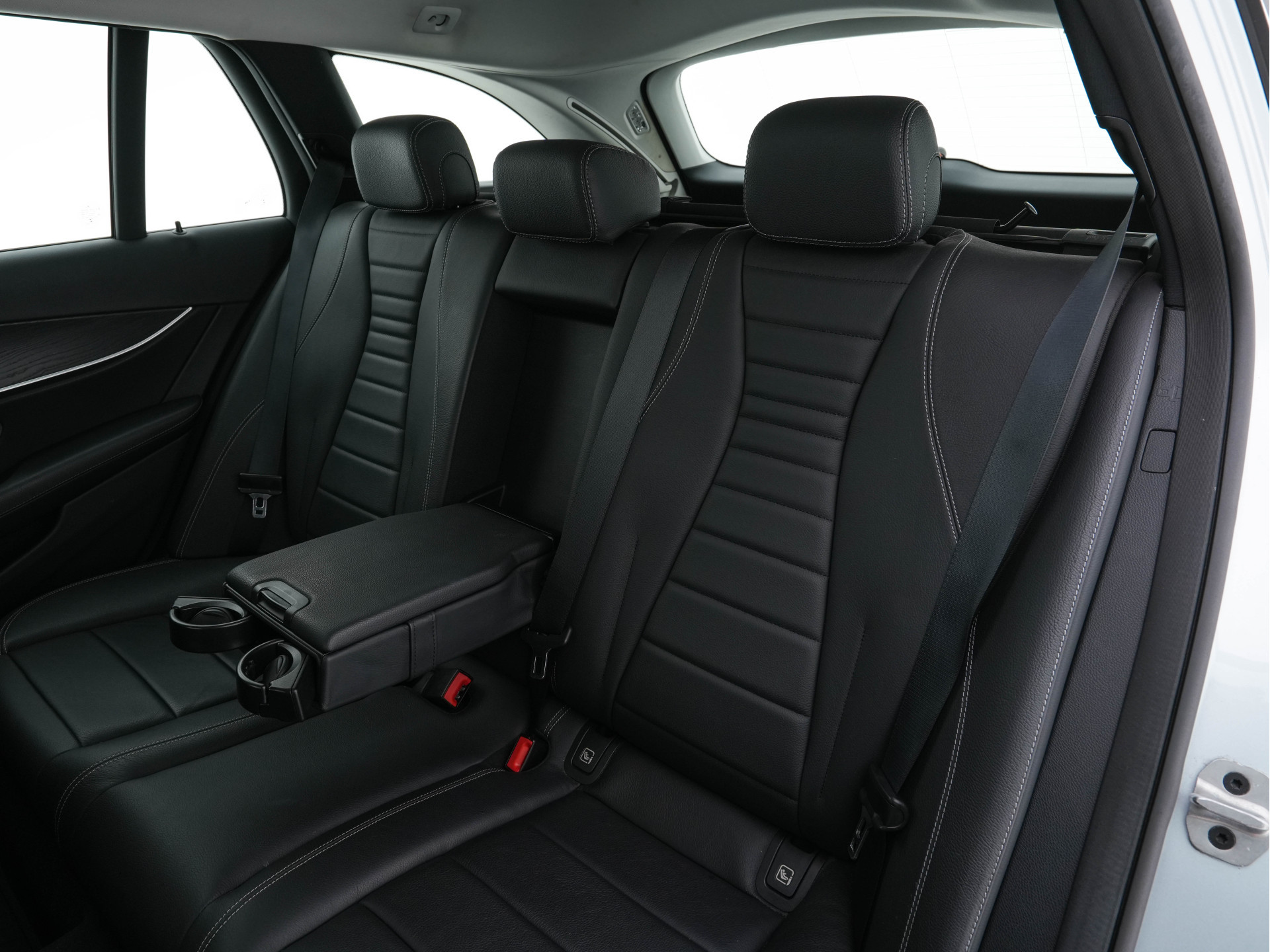 Mercedes-Benz E-klasse Estate 300 de Business Solution Luxury Plug-In (INCL-BTW) Aut. *DIGI-COCKPIT | MULTIBEAM-LED | LUXURY-LEATHER | TOP-VIEW | KEYLESS | DAB | NAVI-FULLMAP | CRUISE | SHIFT-PADDLES | AMBIENT-LIGHT | HEATED-SPORTSEATS | 18"ALU*