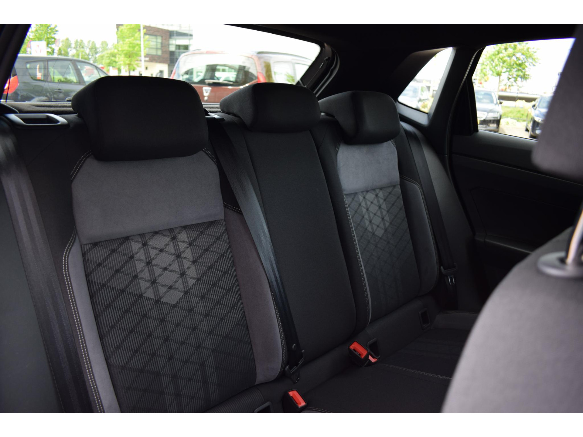 Volkswagen Polo 1.0 TSI R-Line Business | Pano | IQ | Beats | Stoelverwarming