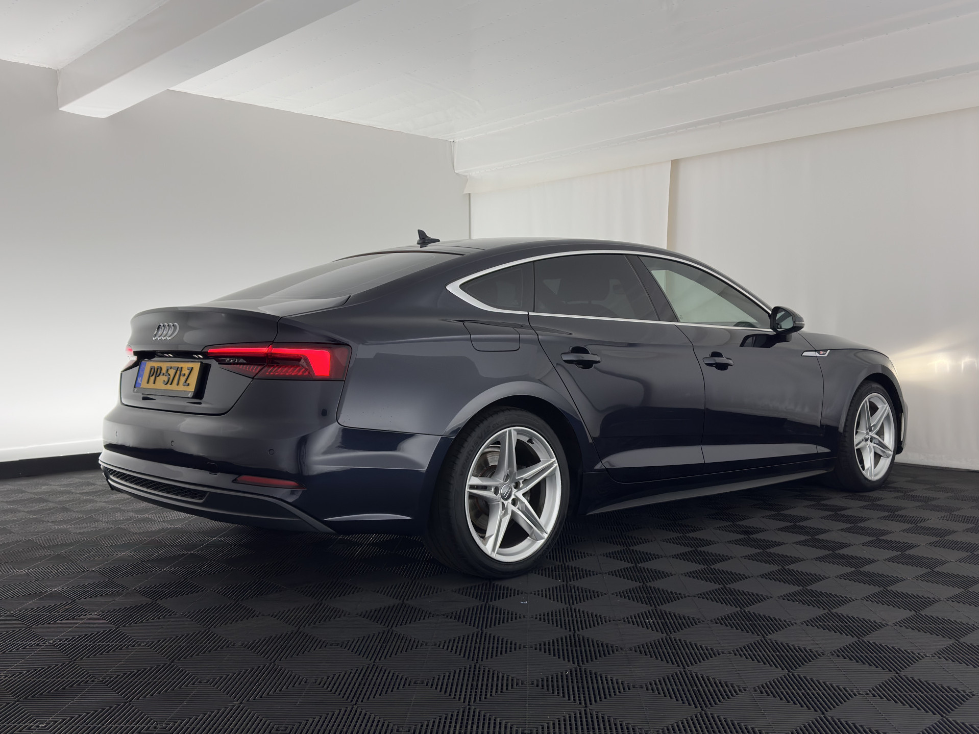 Audi A5 Sportback 1.4 TFSI S-Line Competition Aut. *FULL-LED | LEATHER-FABRIC | SPORT-SEATS | NAVI-FULLMAP | SHIFT-PADDLES | PRIVACY-GLASS | ECC | PDC | CRUISE | 18''ALU*