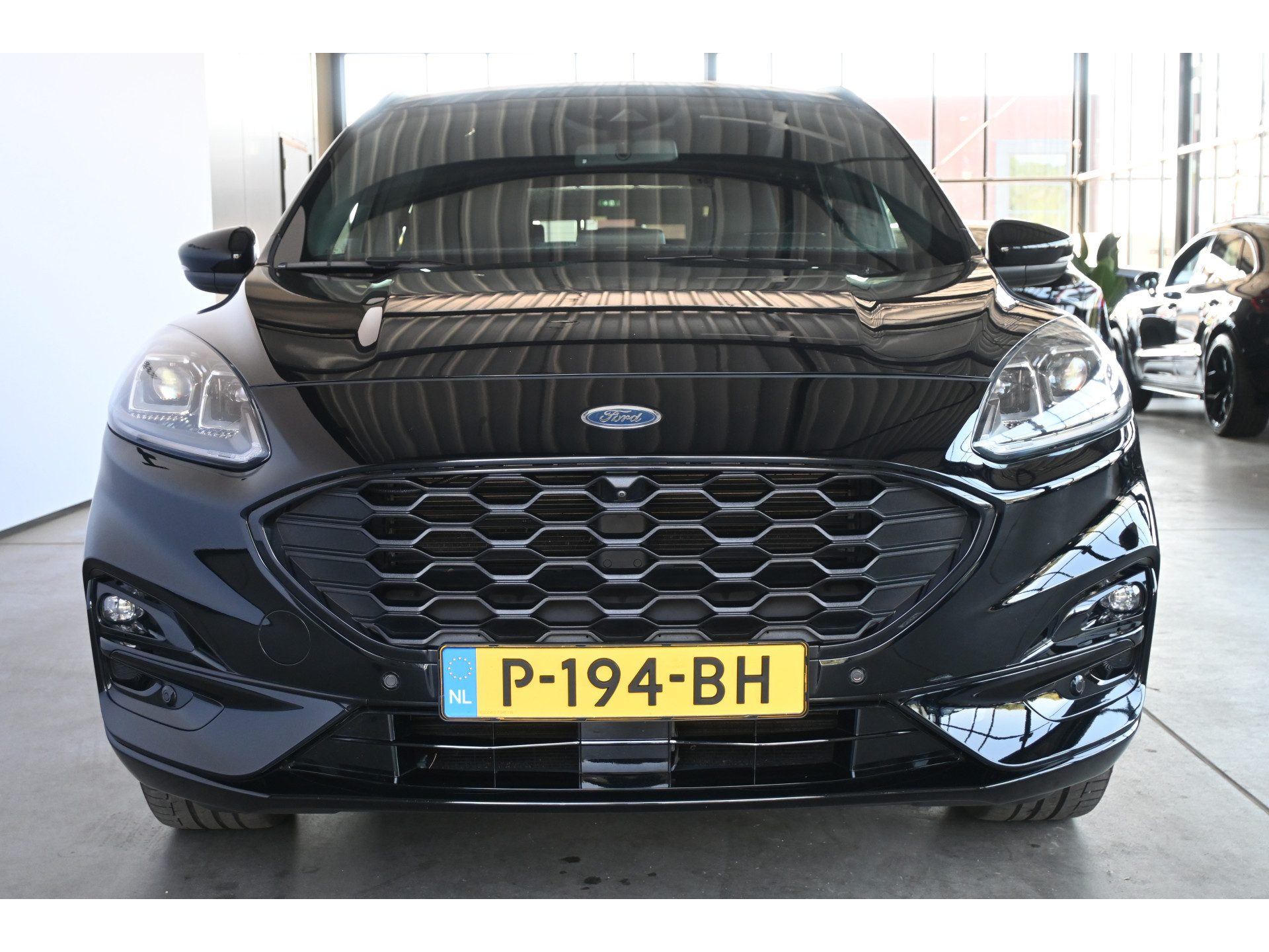 Ford Kuga 2.5 PHEV Vignale Automaat Navigatie Stoelverwarming Head Up! LED Camera Rijklaarprijs! Inruil Mogelijk!