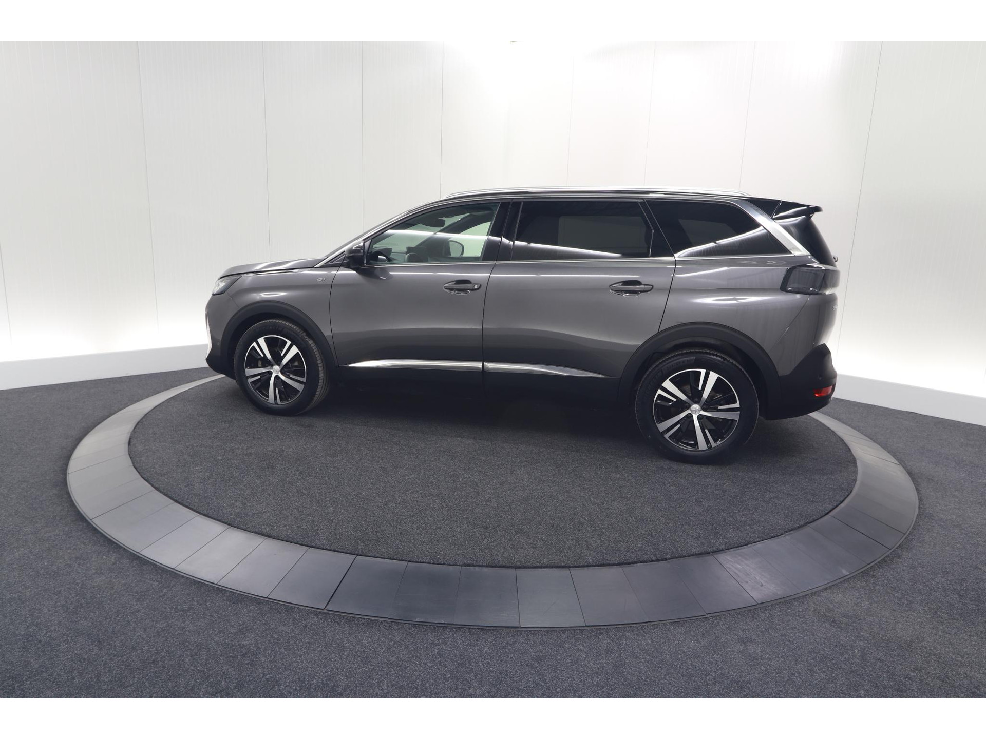 Peugeot 5008 PureTech 130 GT | Camera | Adaptieve Cruise Control | Dodehoekdetectie | Navigatie