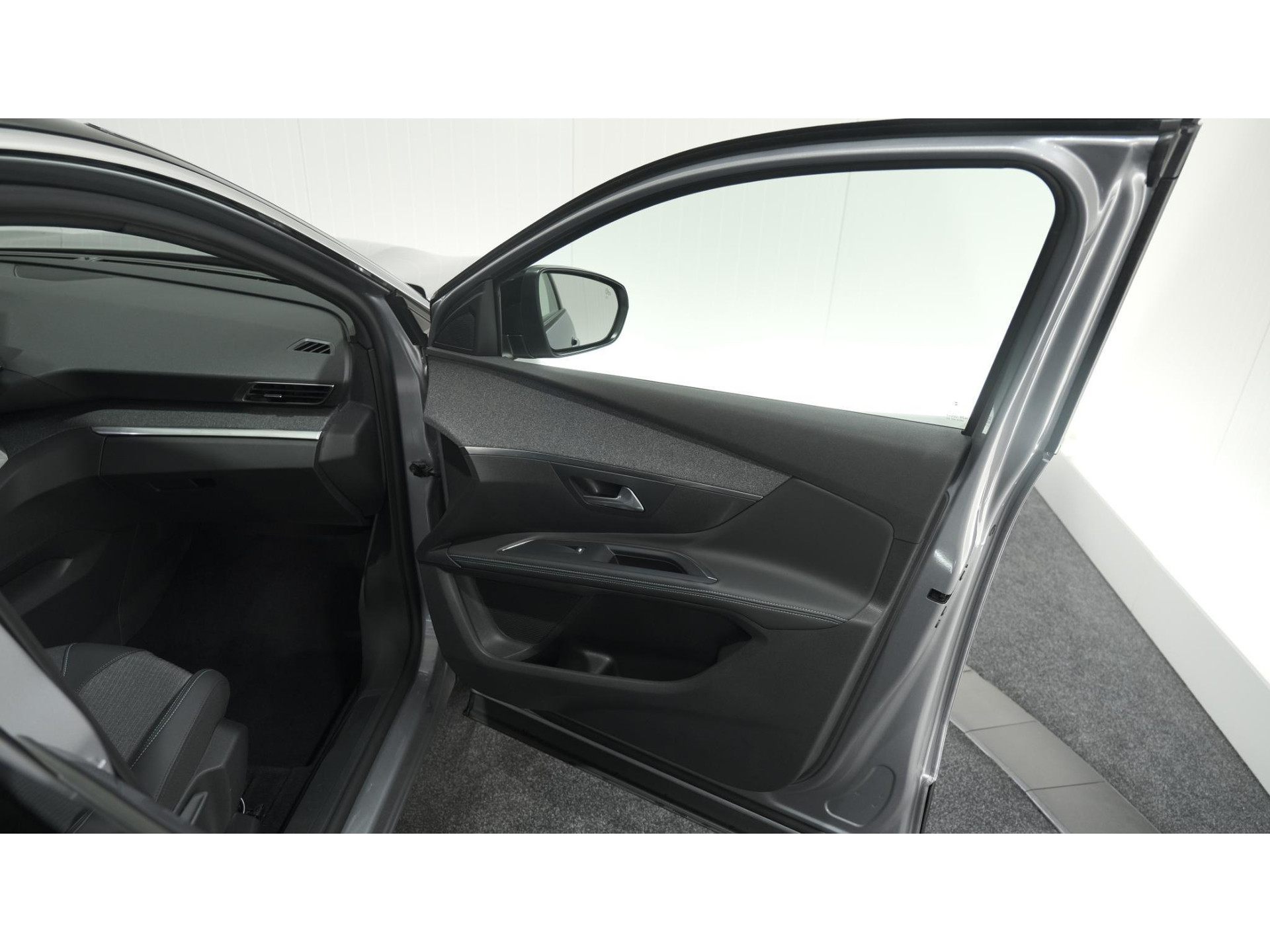 Peugeot 5008 PureTech 130 EAT8 Allure Pack Business | 7 Zitplaatsen | Camera | Dodehoekdetectie | Navigatie | Elektronische Achterklep
