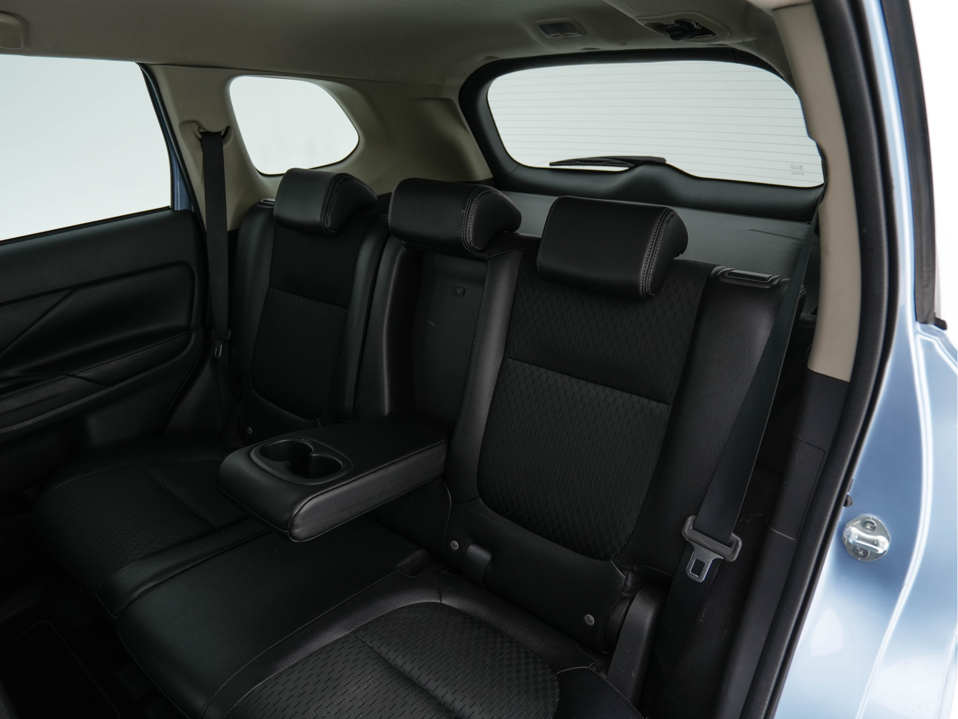 Mitsubishi Outlander 2.0 PHEV Executive Edition AWD Aut. *LEATHER-FABRIC | XENON | NAVI-FULLMAP | CAMERA | KEYLESS | DAB+ | ROCKFORD-AUDIO | COMFORT-SEATS | PRIVACY-GLASS | SHIFT-PADDLES |  18''ALU*