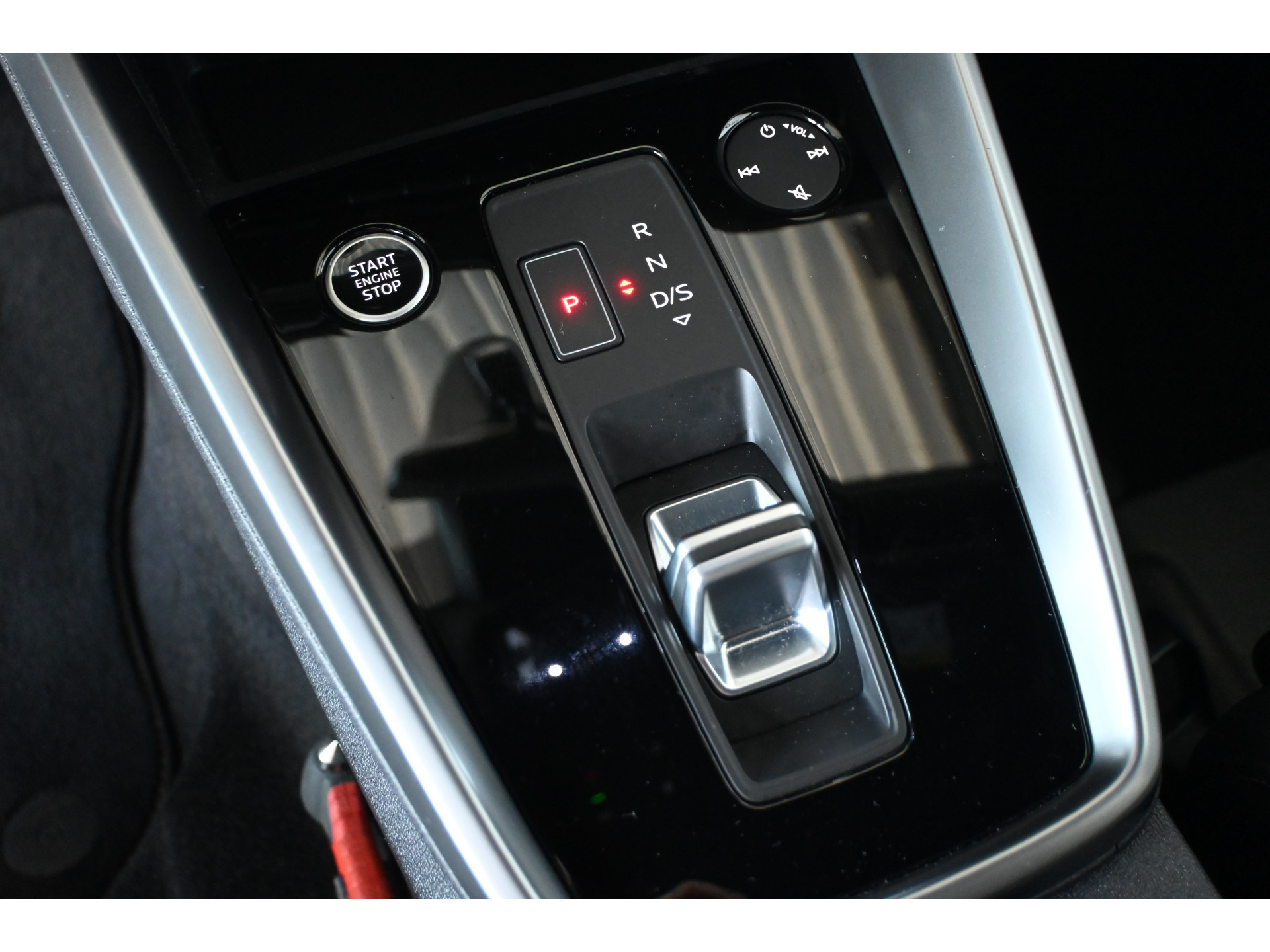 Audi A3 Limousine 30 TFSI S Edition Virtual Cockpit Adaptieve Cruise Led Clima Carplay Inruil Mogelijk!