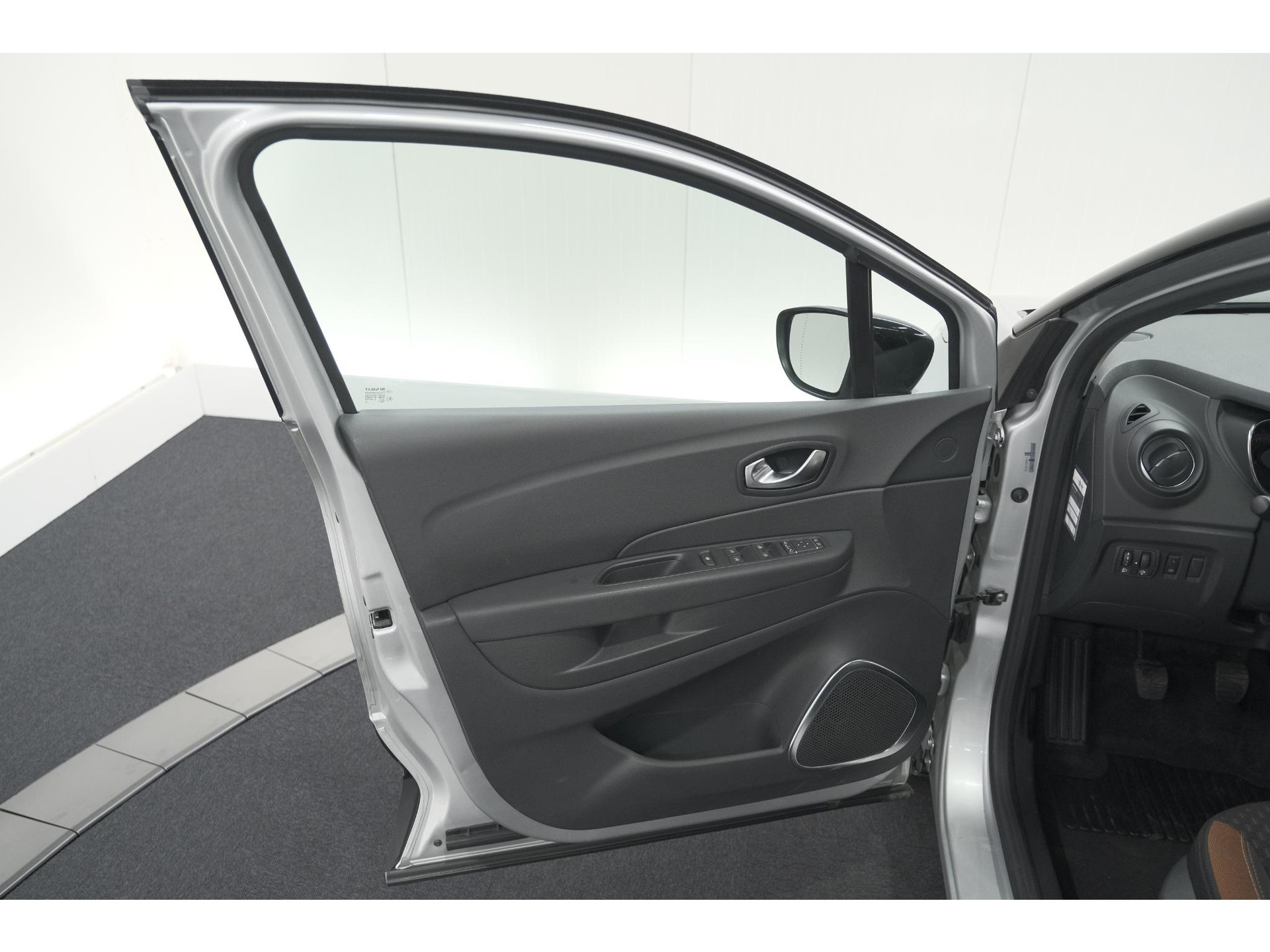 Renault Captur TCe 90 Intens | Trekhaak | AllSeason banden | Navigatie | Parkeersensoren