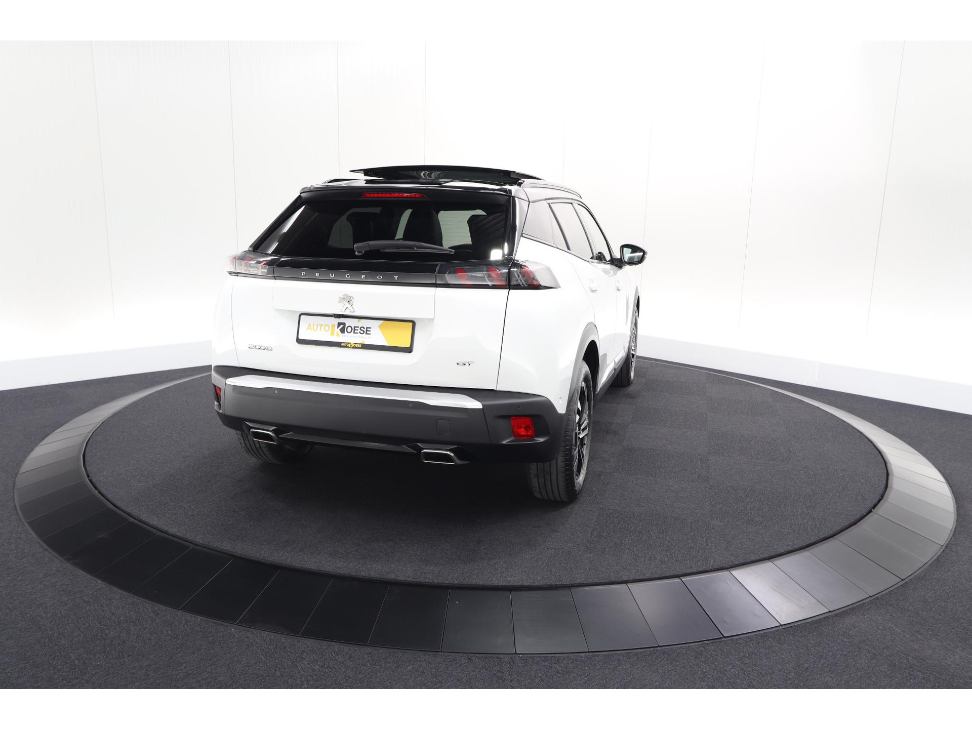 Peugeot 2008 PureTech 130 GT | Elektrisch Panoramadak | Camera | Dodehoekdetectie | Navigatie